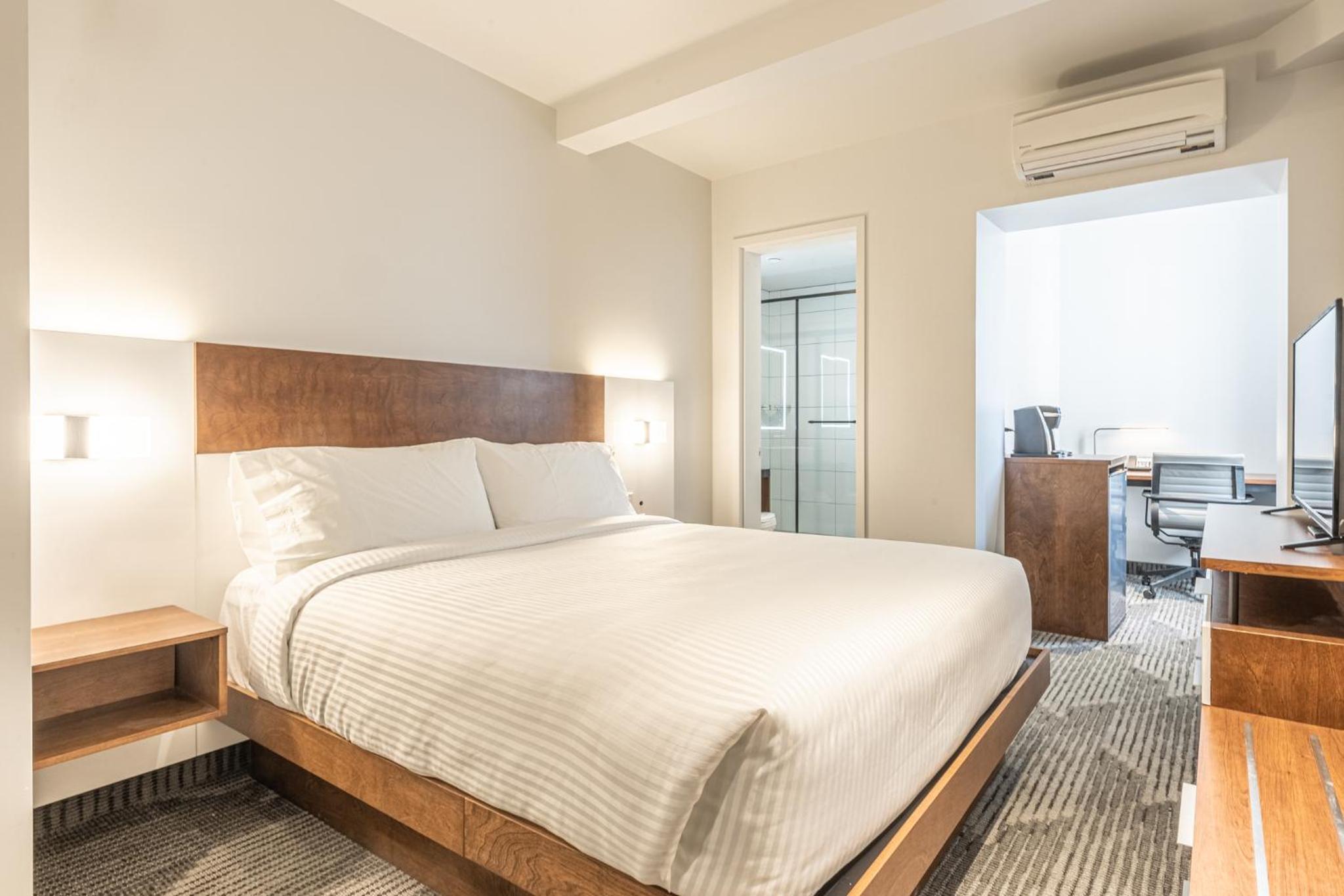 Standard Queen Room