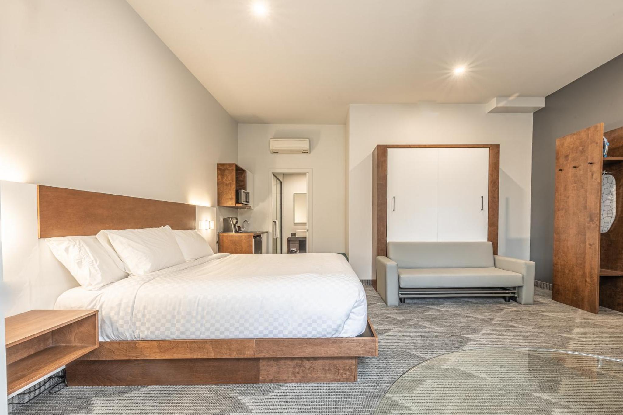 Superior Quadruple Room thumbnail 5