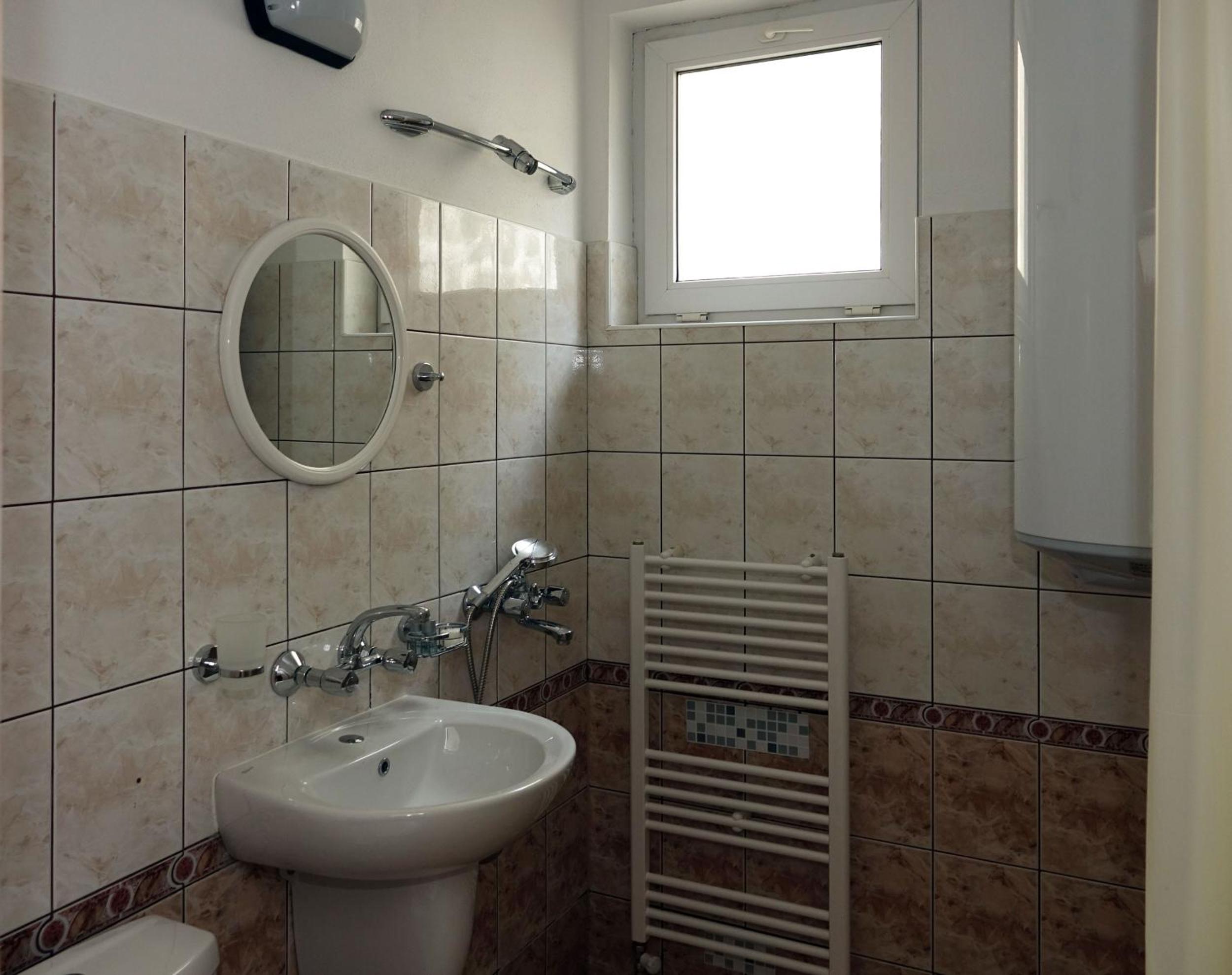 Double or Twin Room with Private Bathroom photo 3