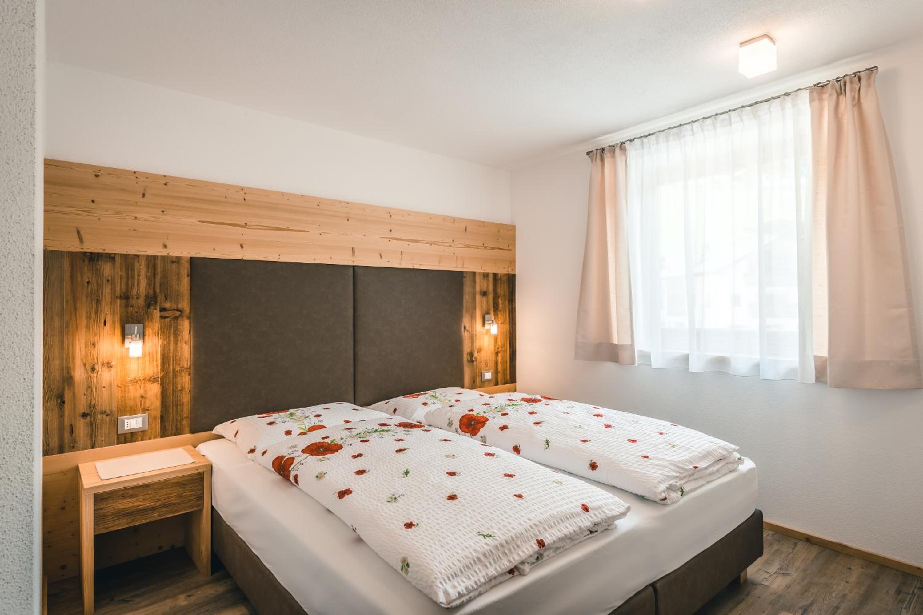 Two-Bedroom Deluxe Apartment with Garden View photo 1