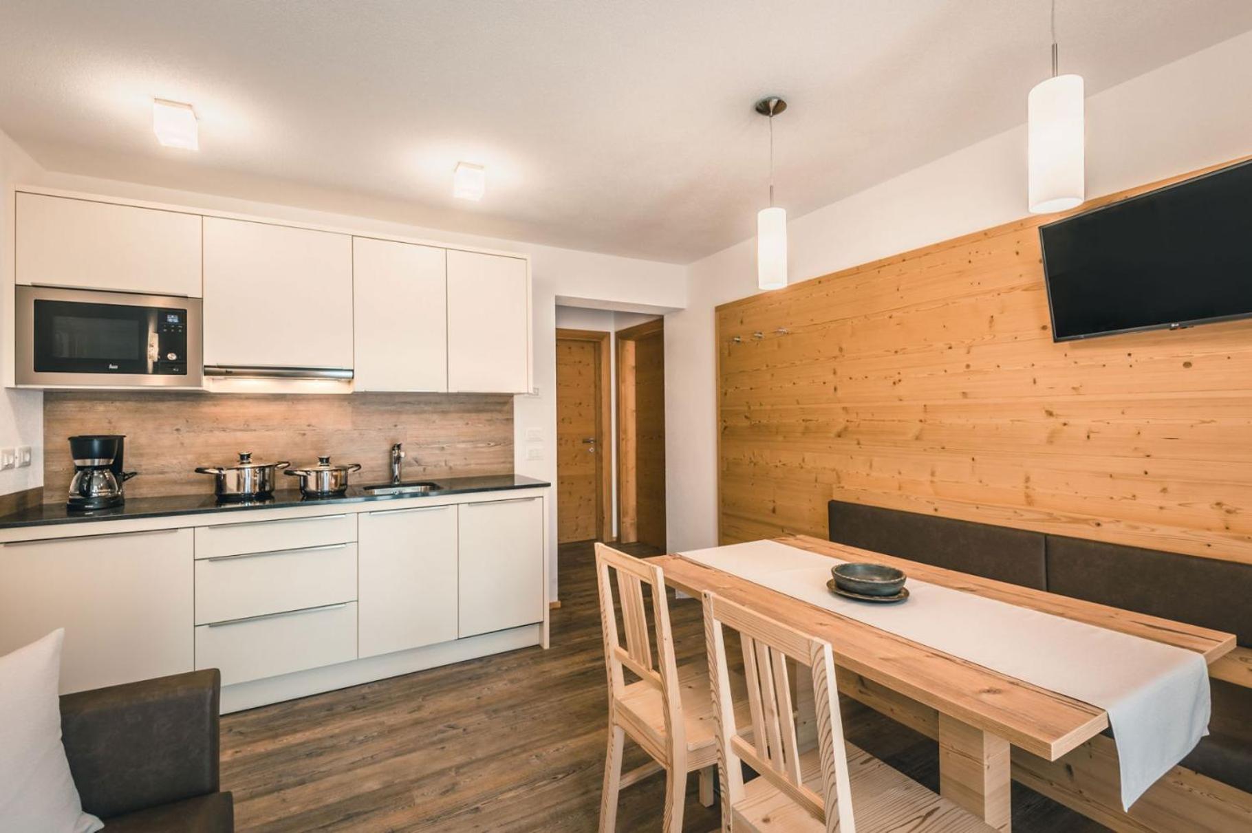 Two-Bedroom Deluxe Apartment with Garden View photo 3