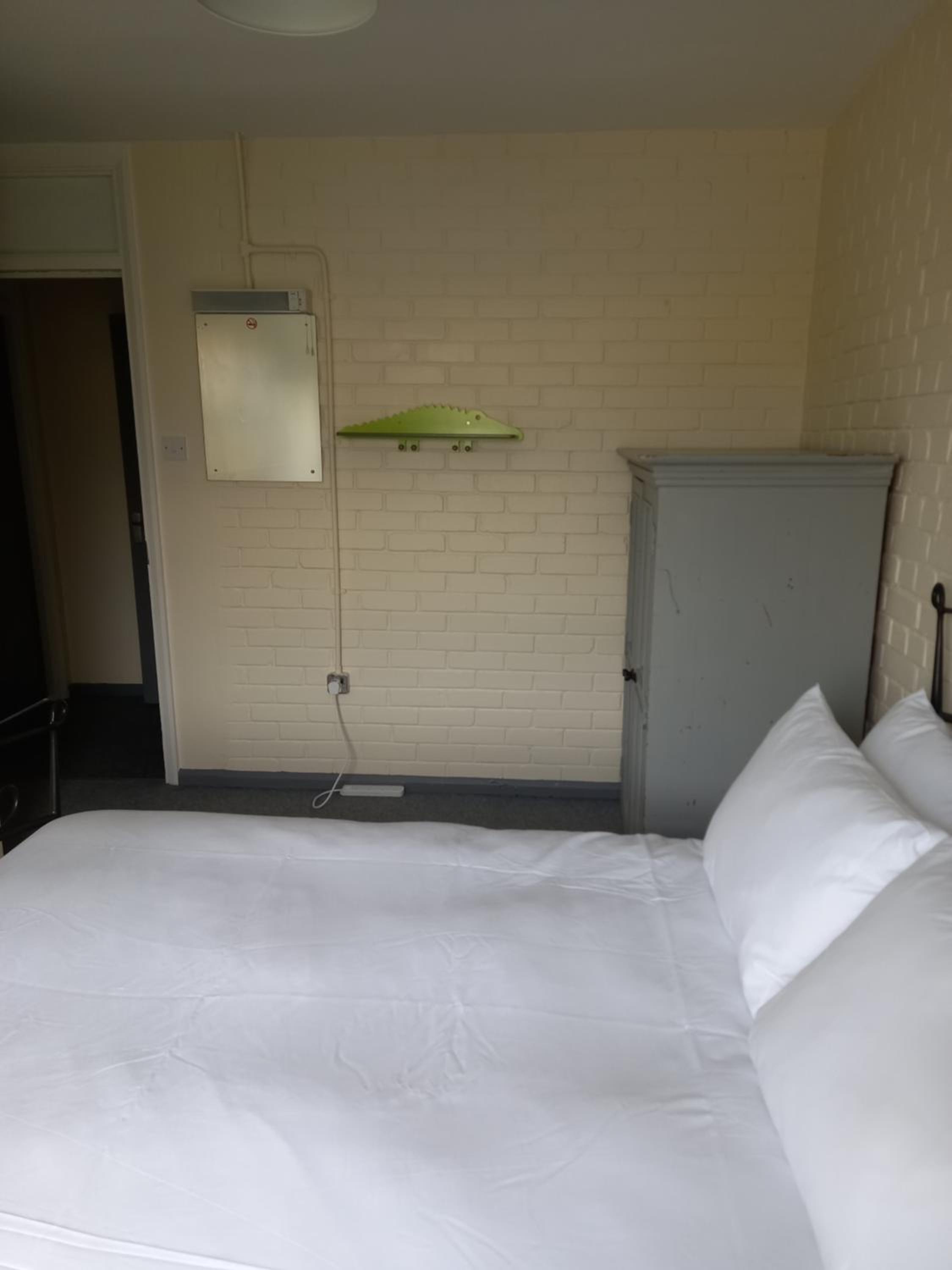 Double Private Room Shared Bathroom photo 3