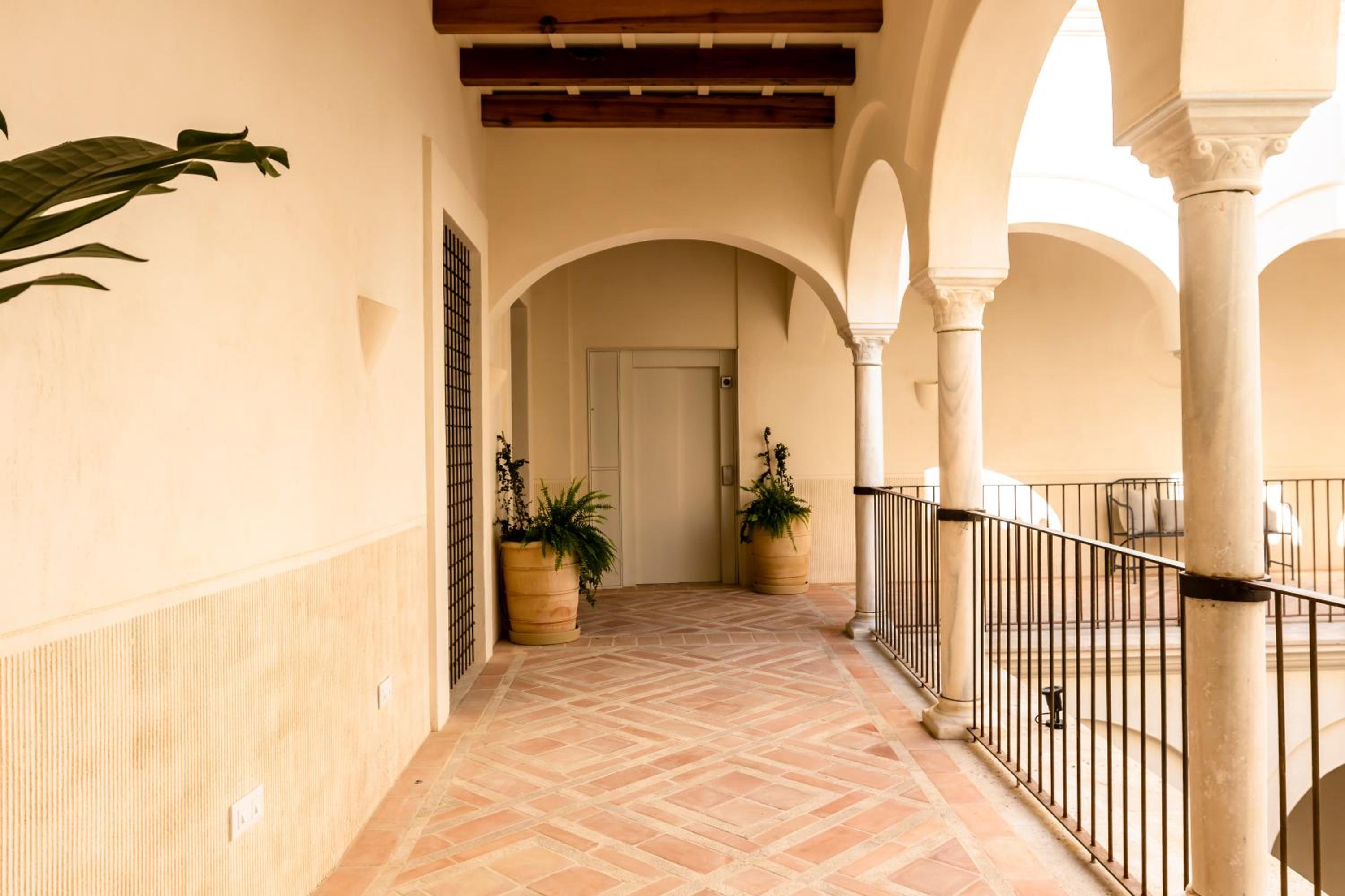 Suite with Private Pool - Photo 18