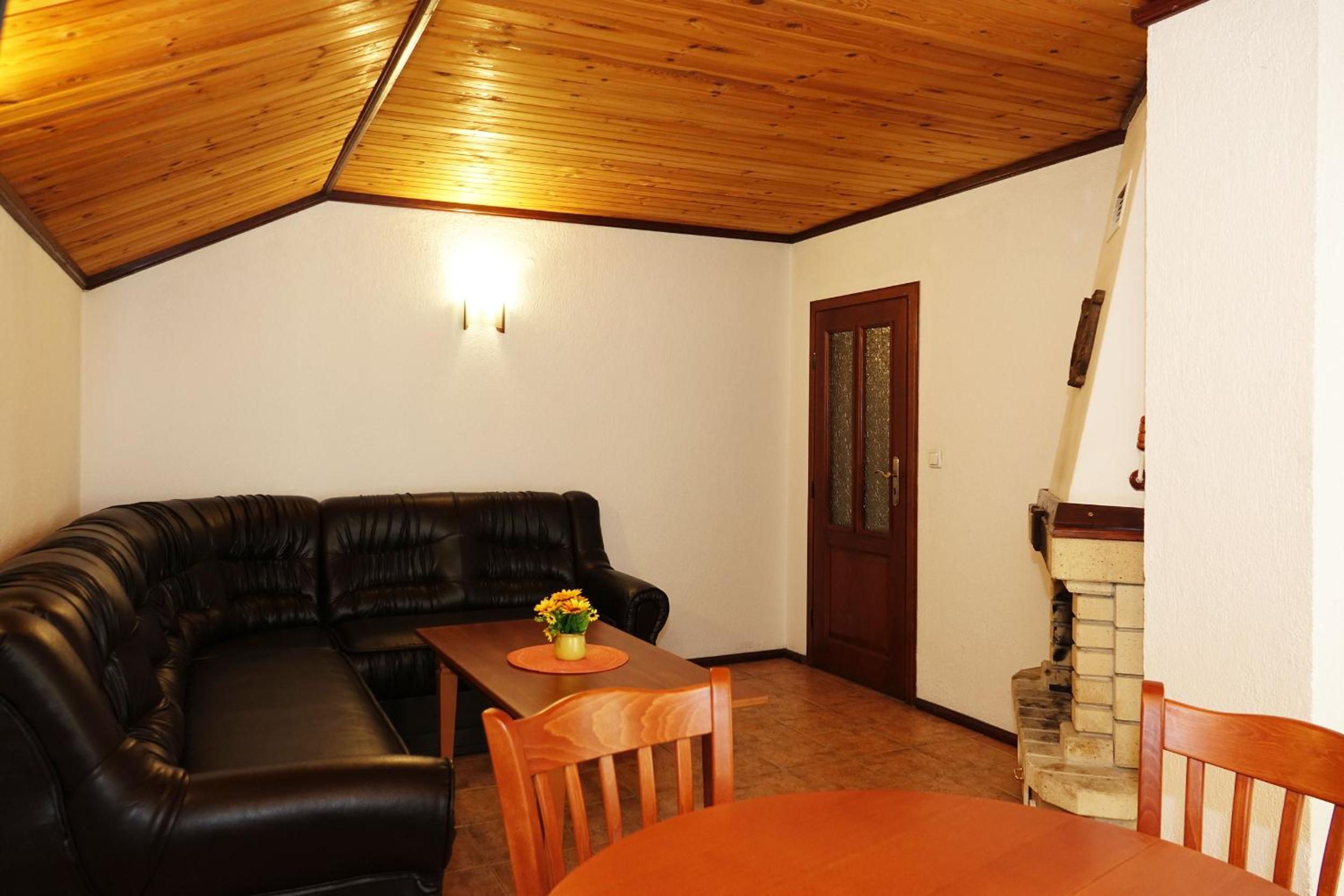 Two-Bedroom Apartment - Photo 5