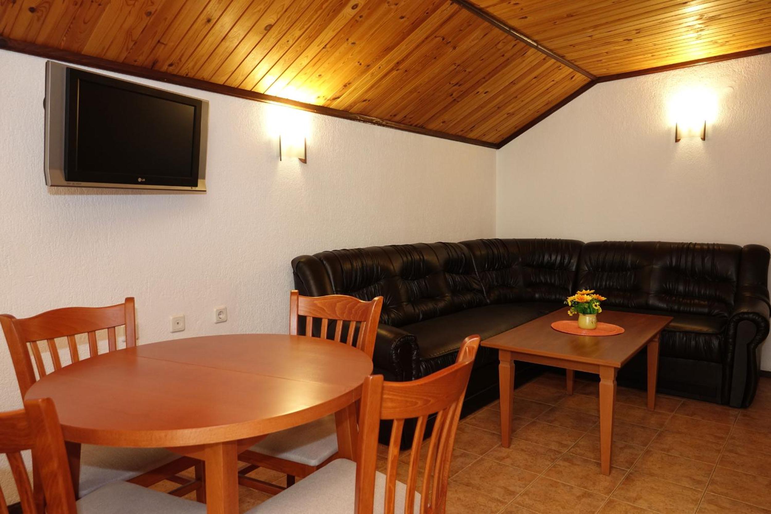 Two-Bedroom Apartment - Photo 7