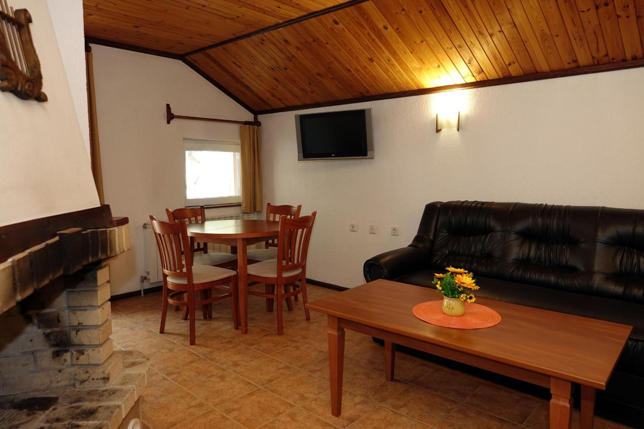 Two-Bedroom Apartment - Photo 9