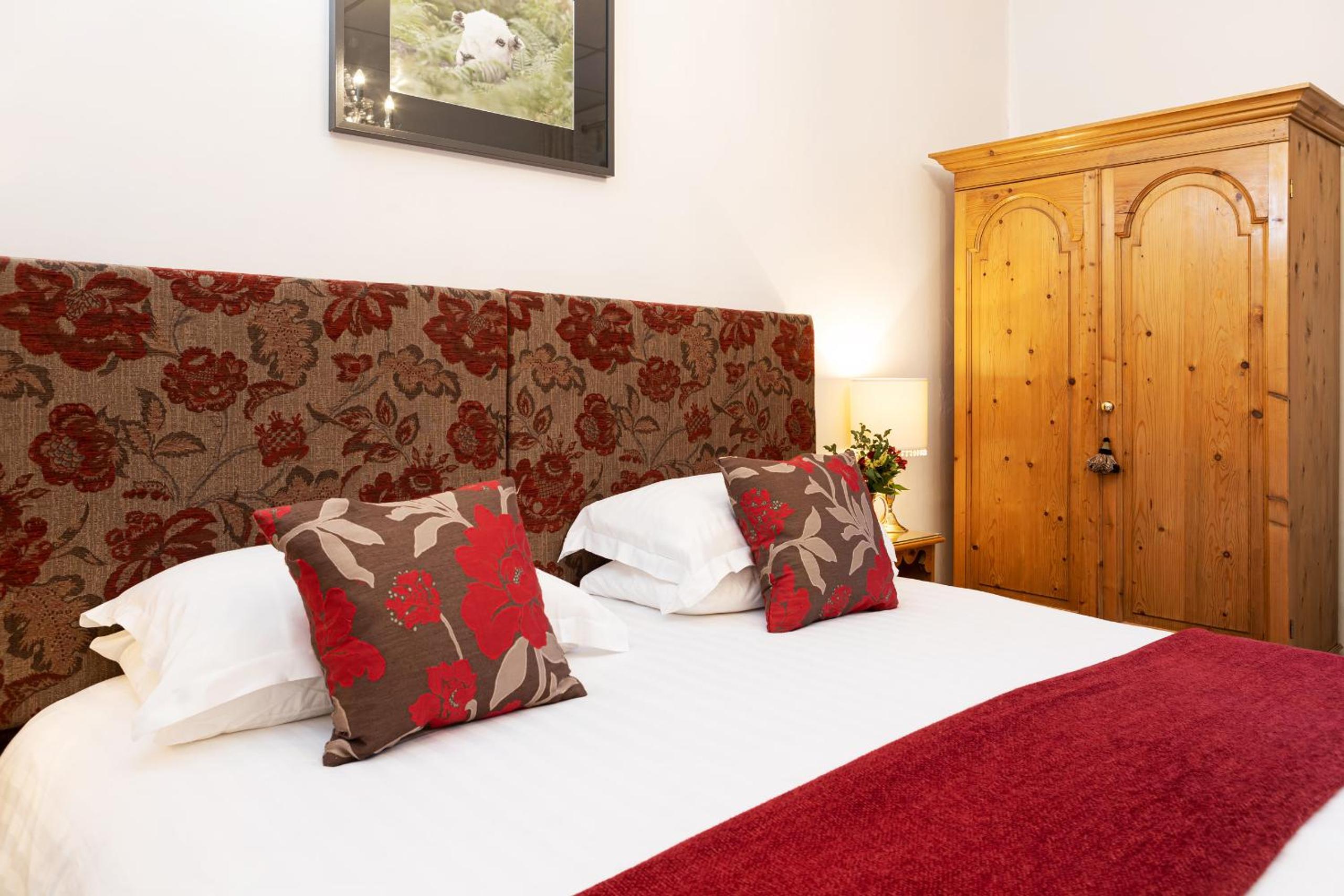 Double or Twin Room with Shower - Photo 4