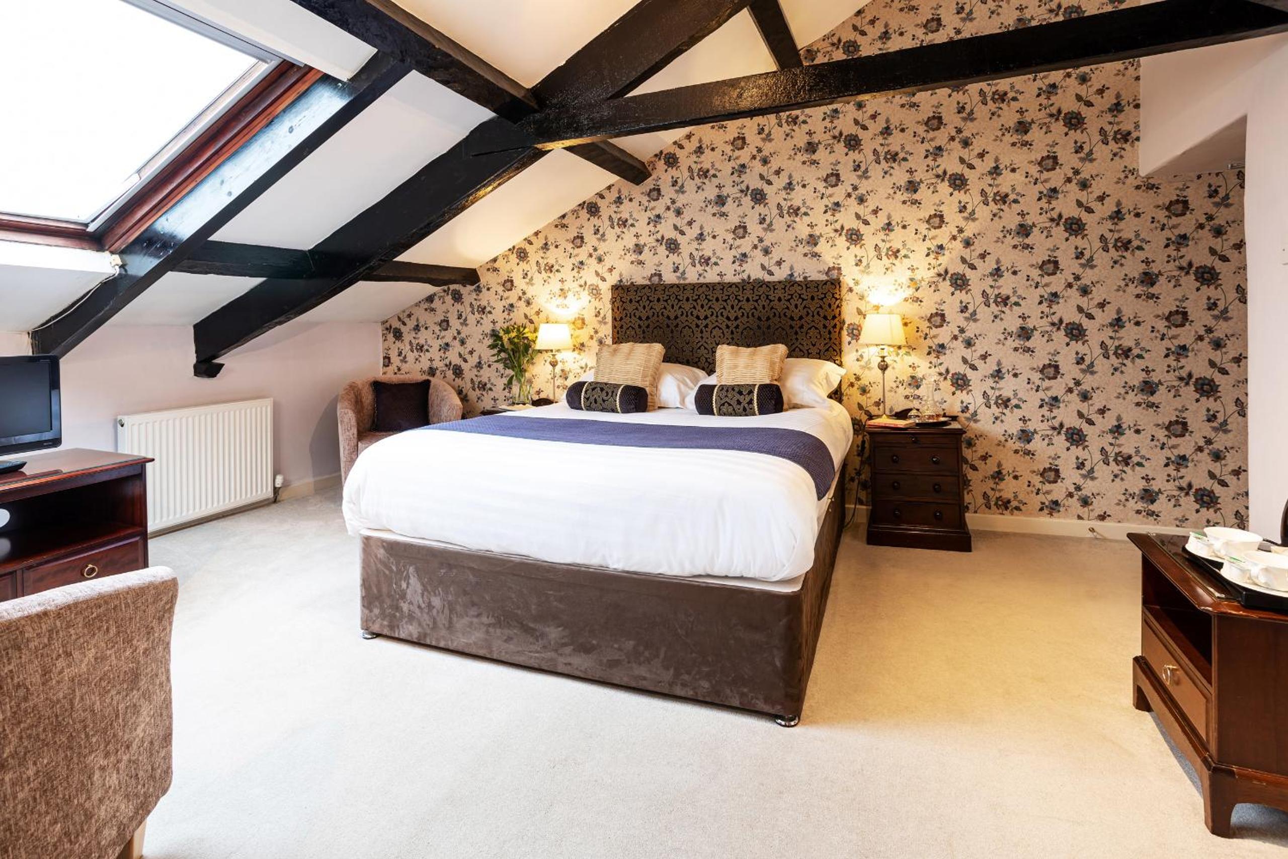 Double Room with Bath - Photo 7