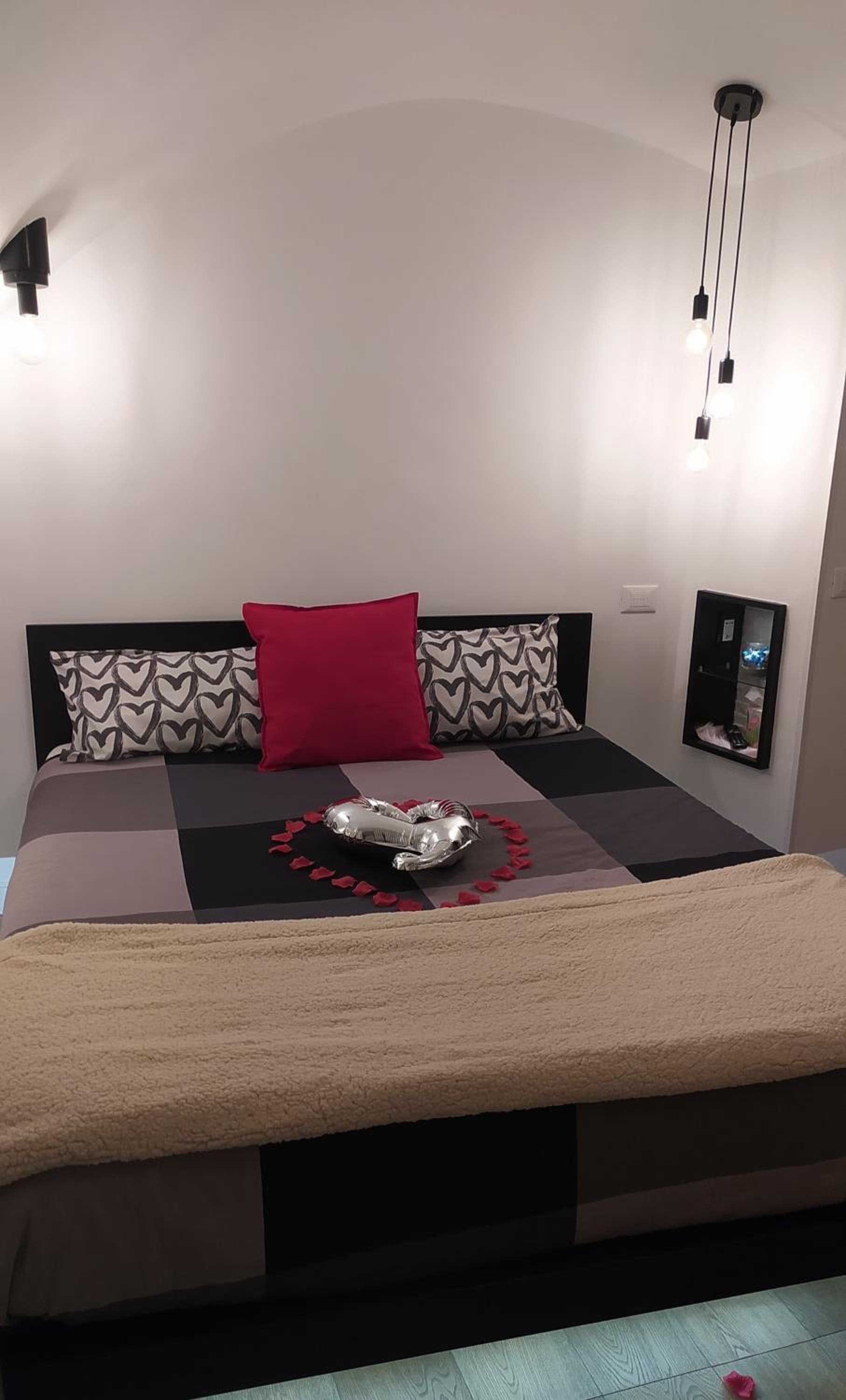 Deluxe King Room - Photo 2