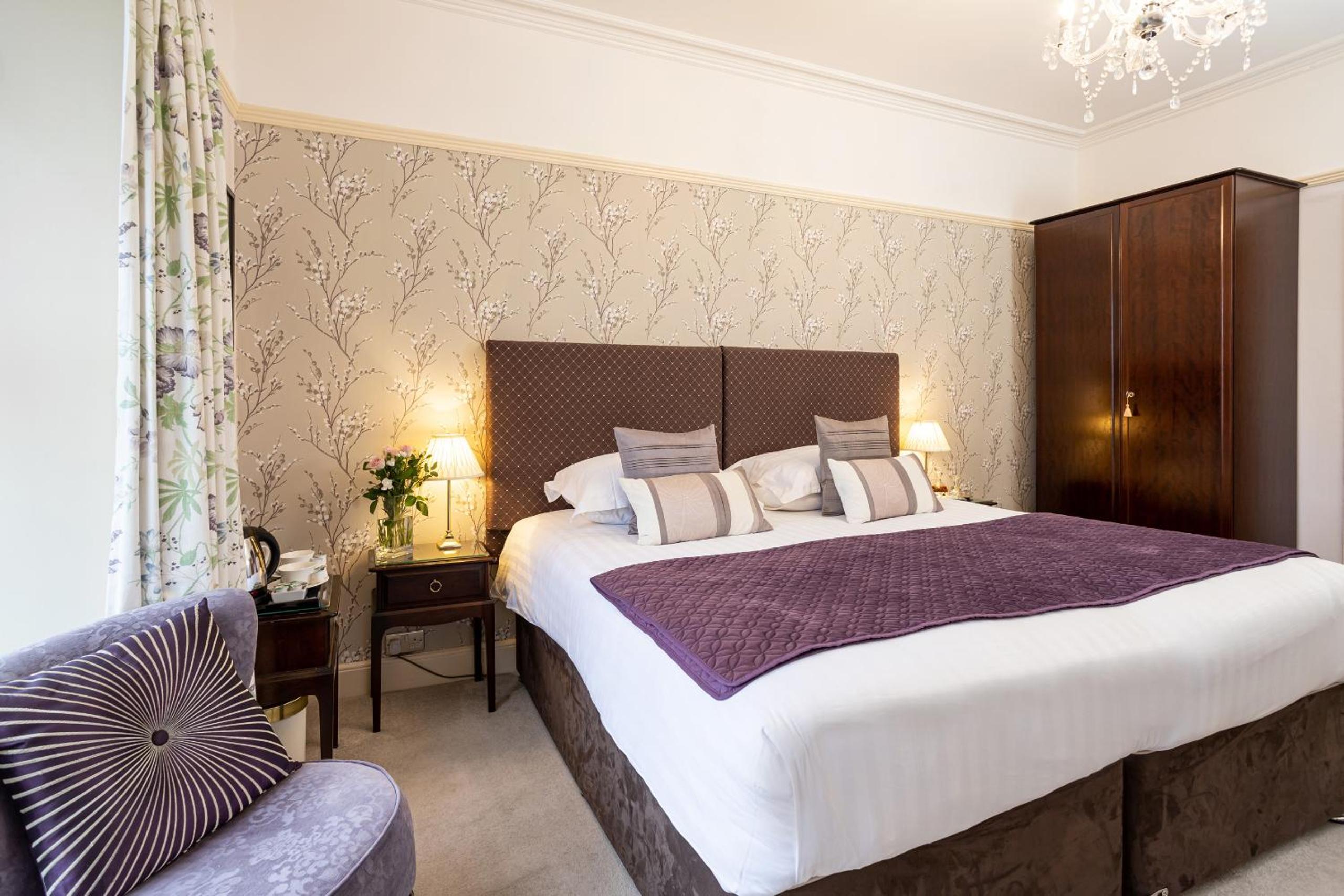 Double Room with Lake View and Private Bathroom(Not En-suite) - Photo 11