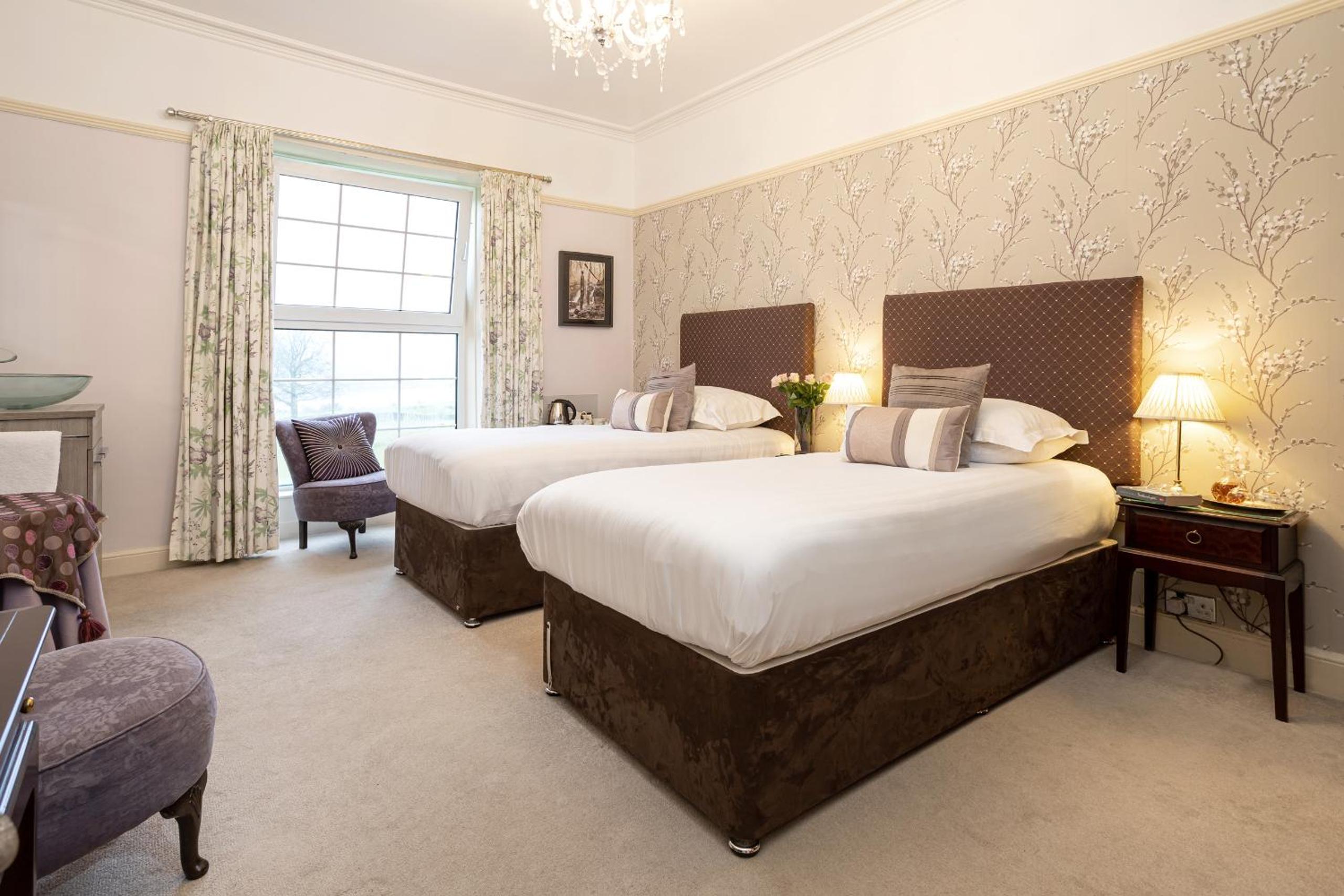 Double Room with Lake View and Private Bathroom(Not En-suite) - Photo 13