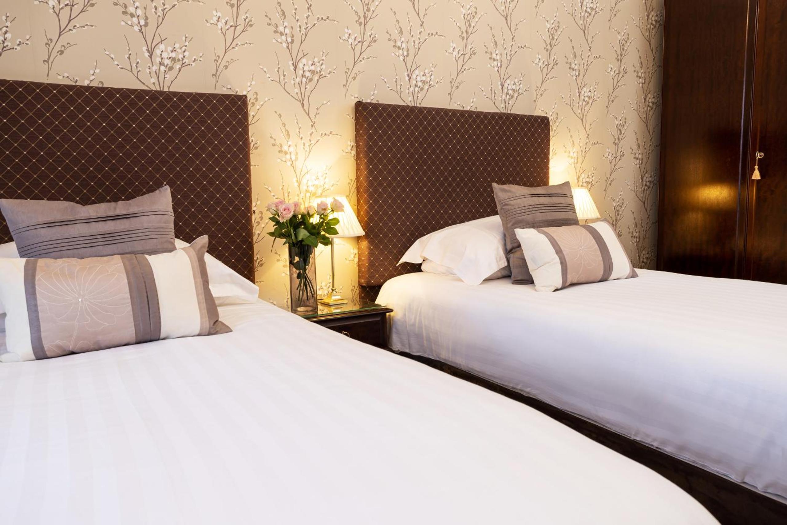 Double Room with Lake View and Private Bathroom(Not En-suite) - Photo 5