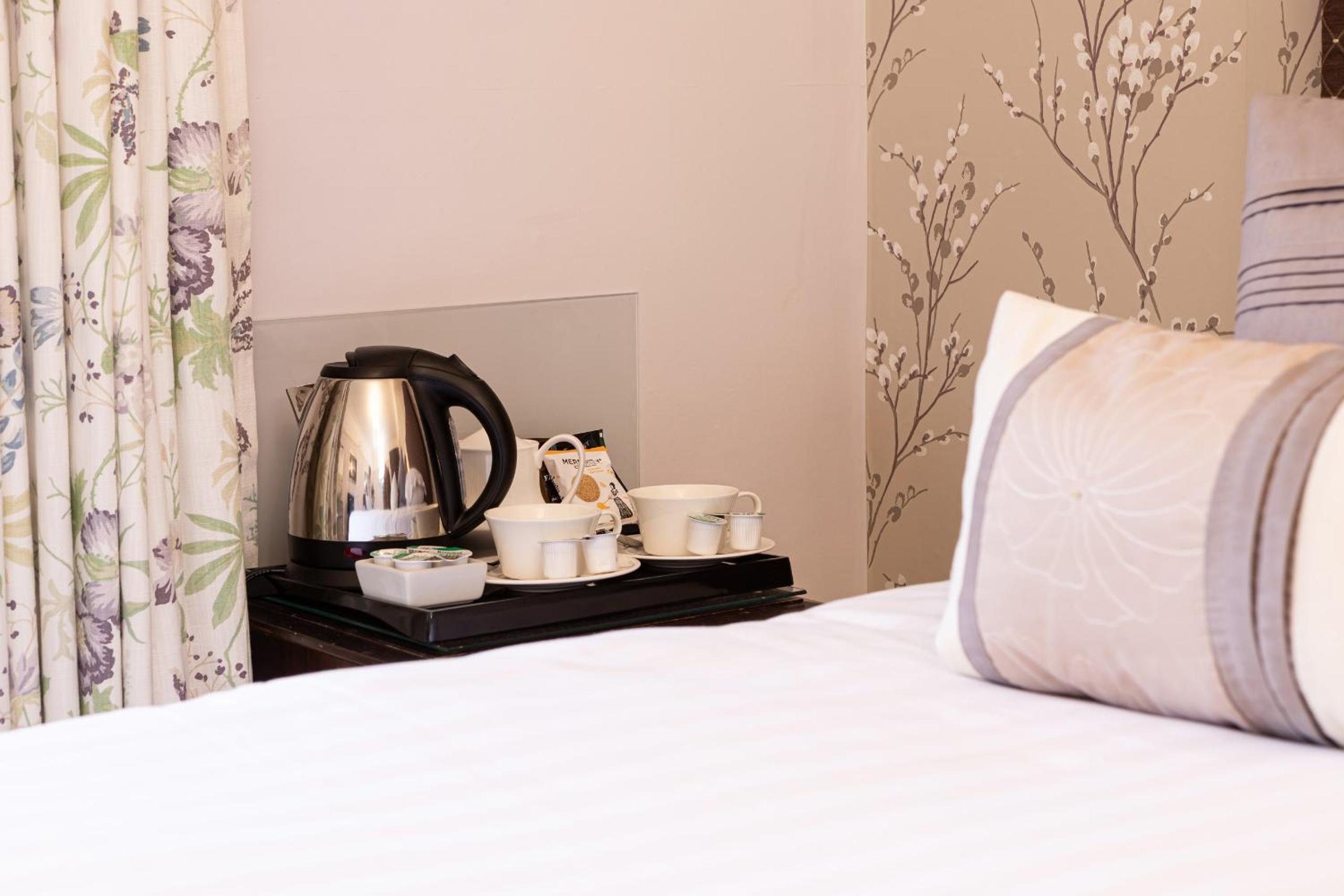 Double Room with Lake View and Private Bathroom(Not En-suite) - Photo 3
