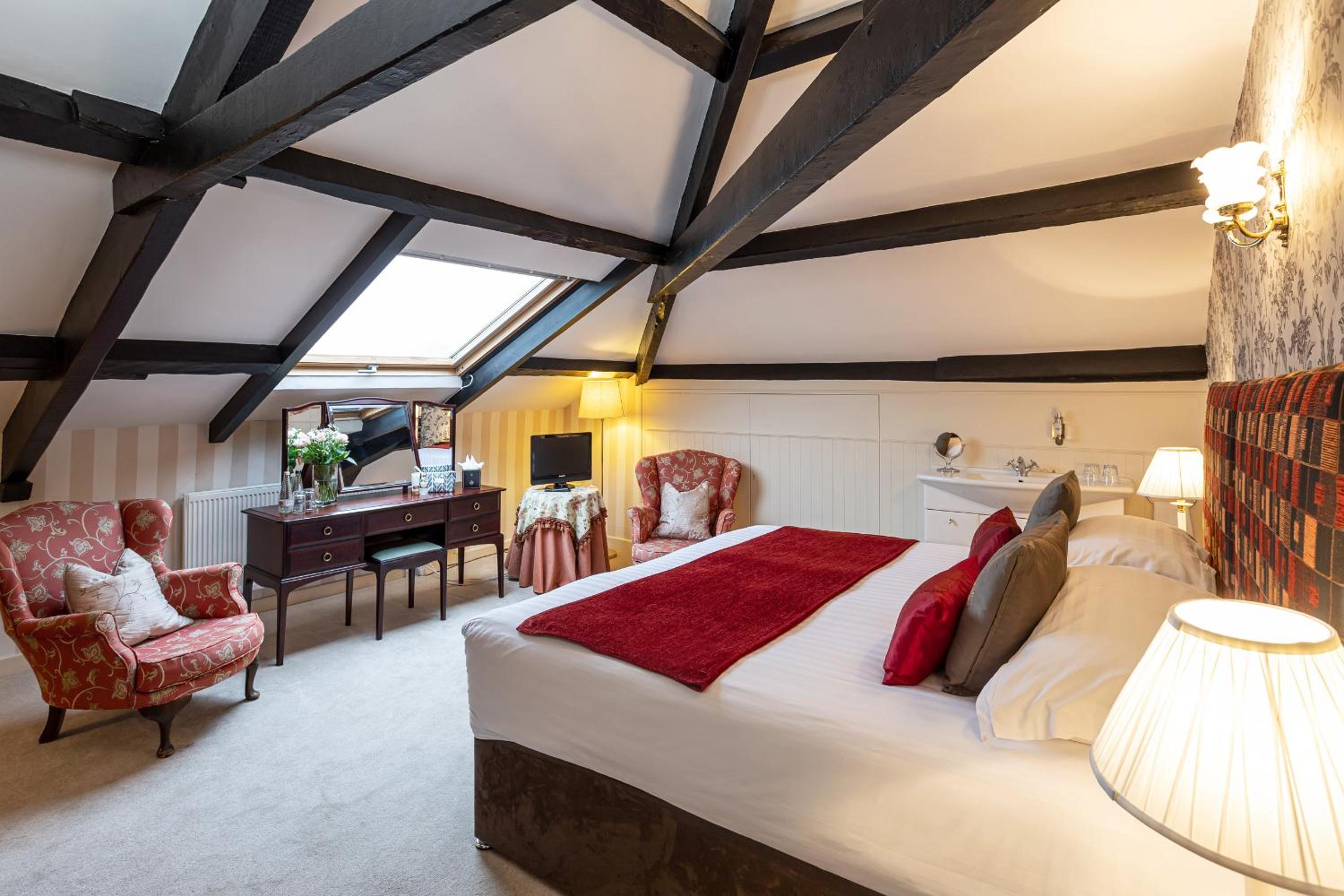 Double or Twin Room with Private Bathroom (Not En-suite) - Photo 12