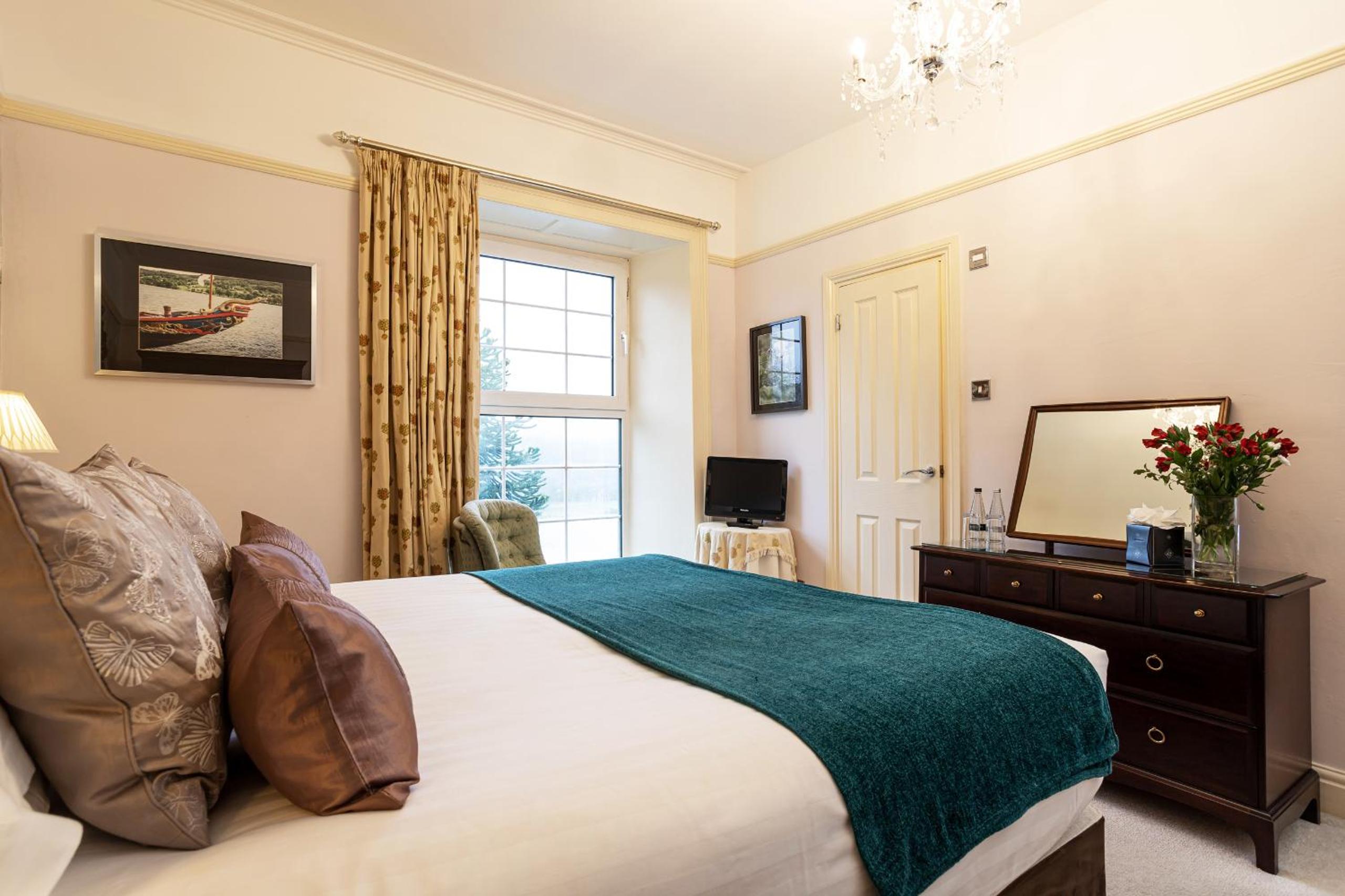 Deluxe Double Room with Shower - Photo 17