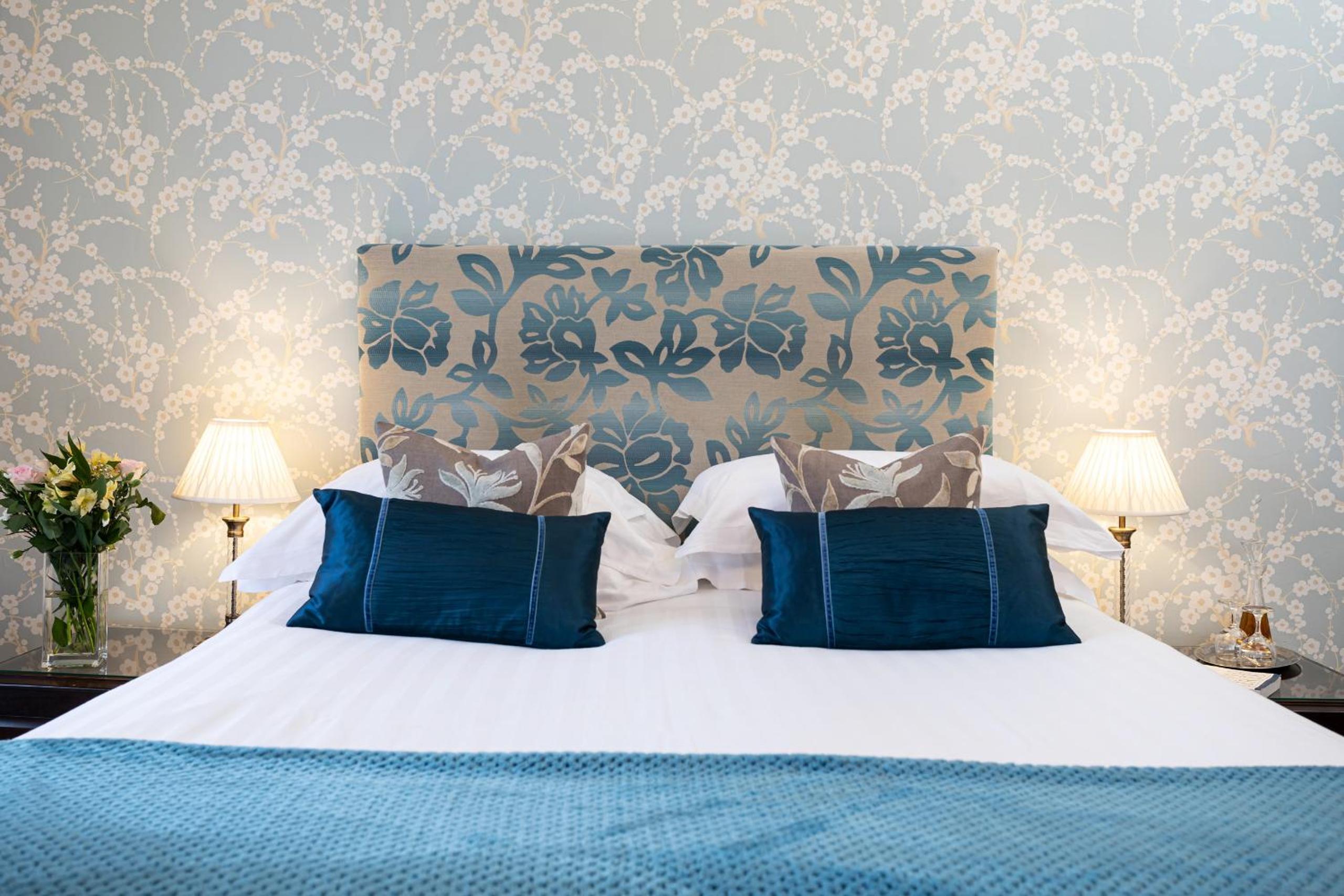 Double Room with Lake View - Photo 8