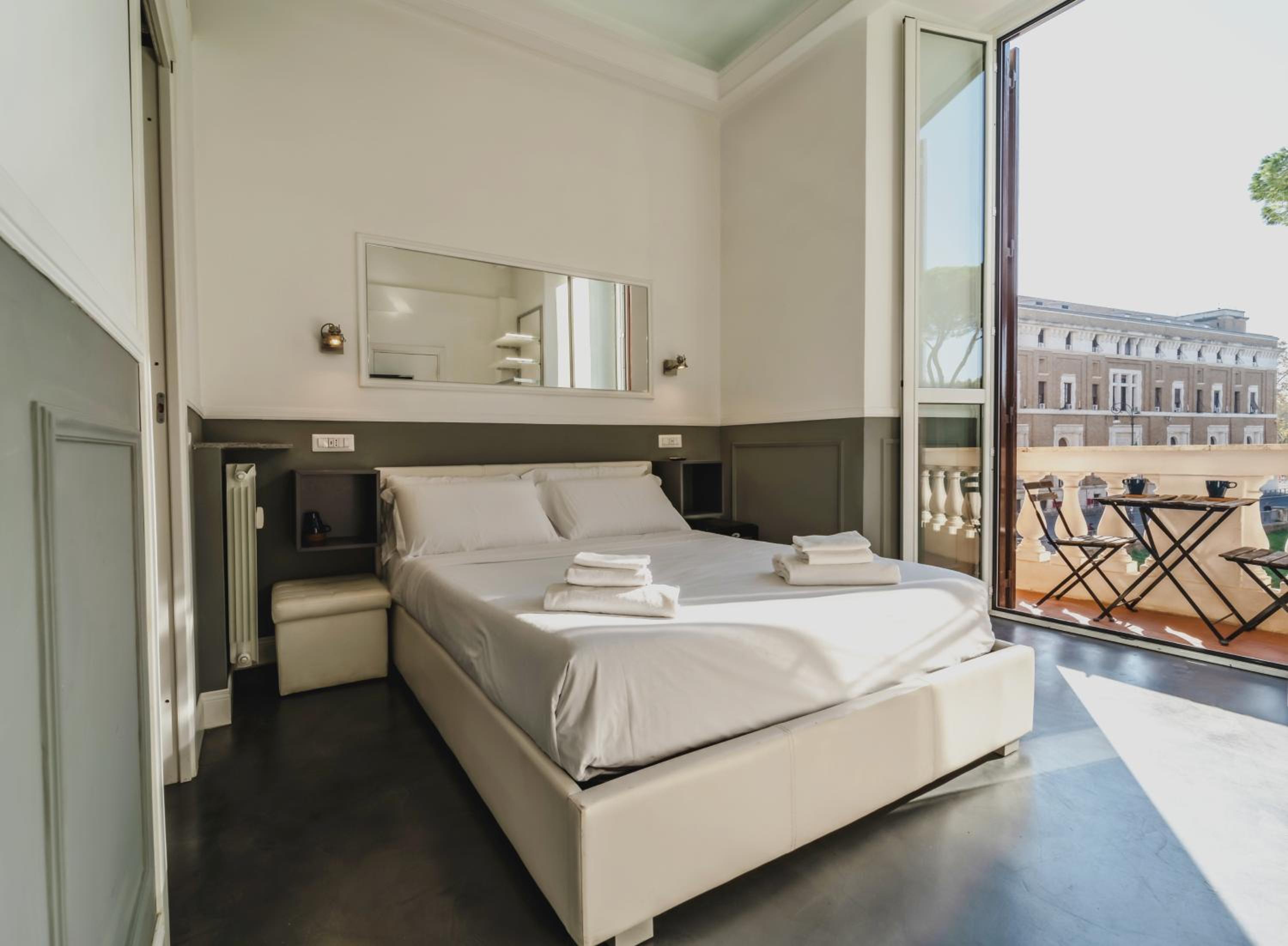 Queen Room with Two Queen Beds photo 2