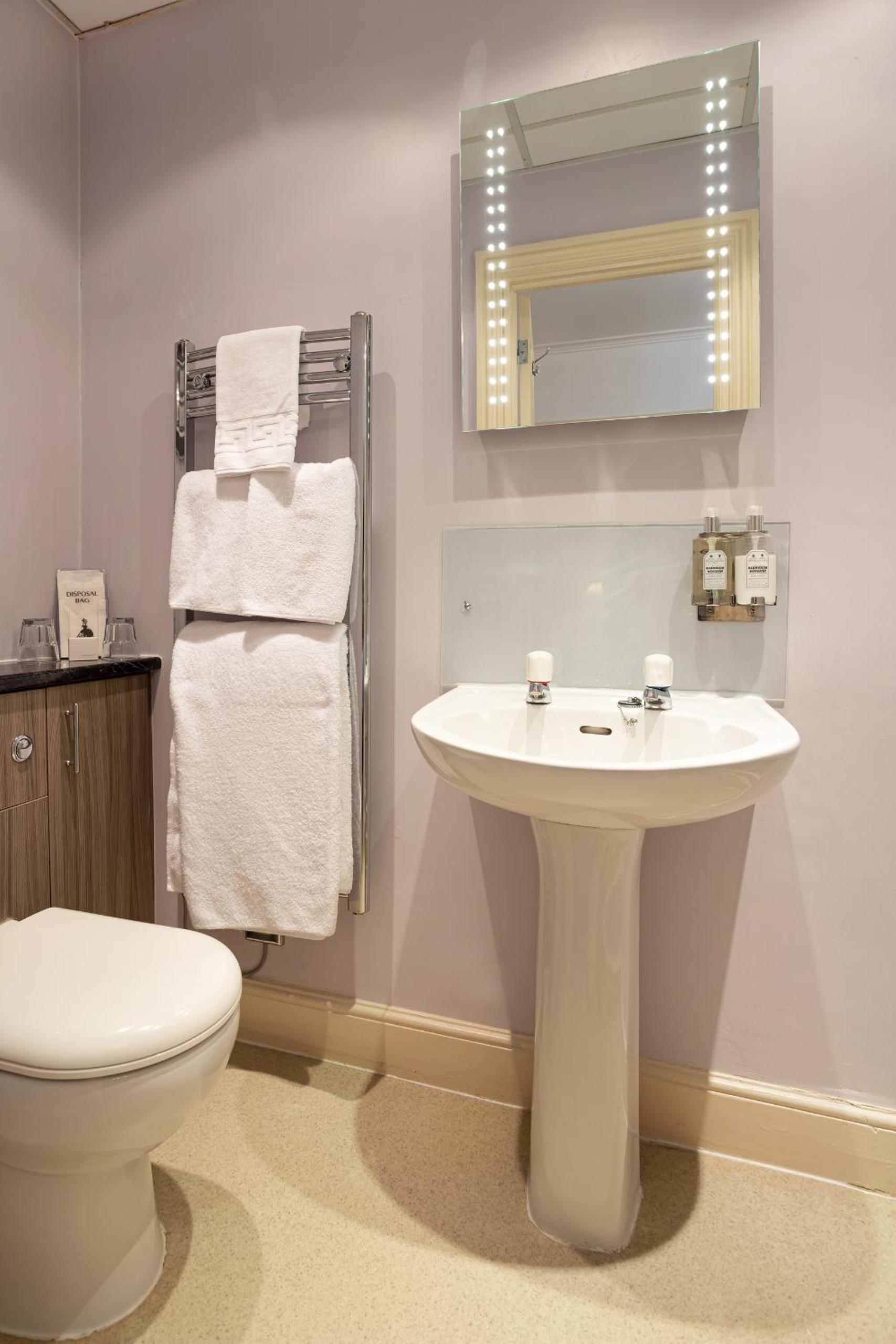 Deluxe Double Room with Shower - Photo 3