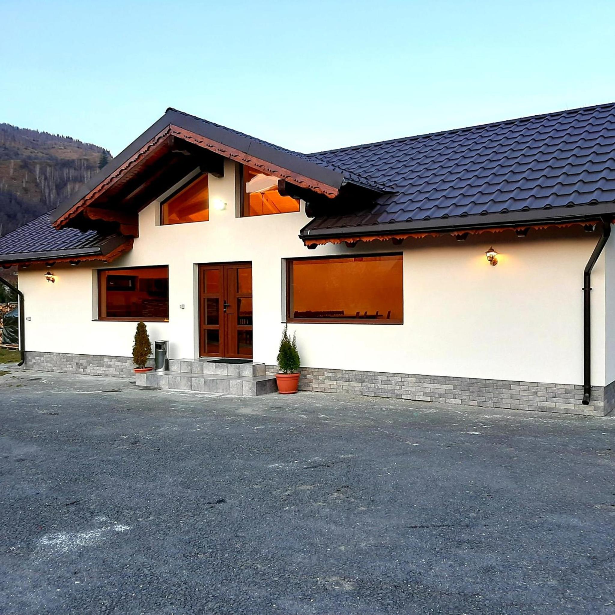 Seven-Bedroom House - Photo 28