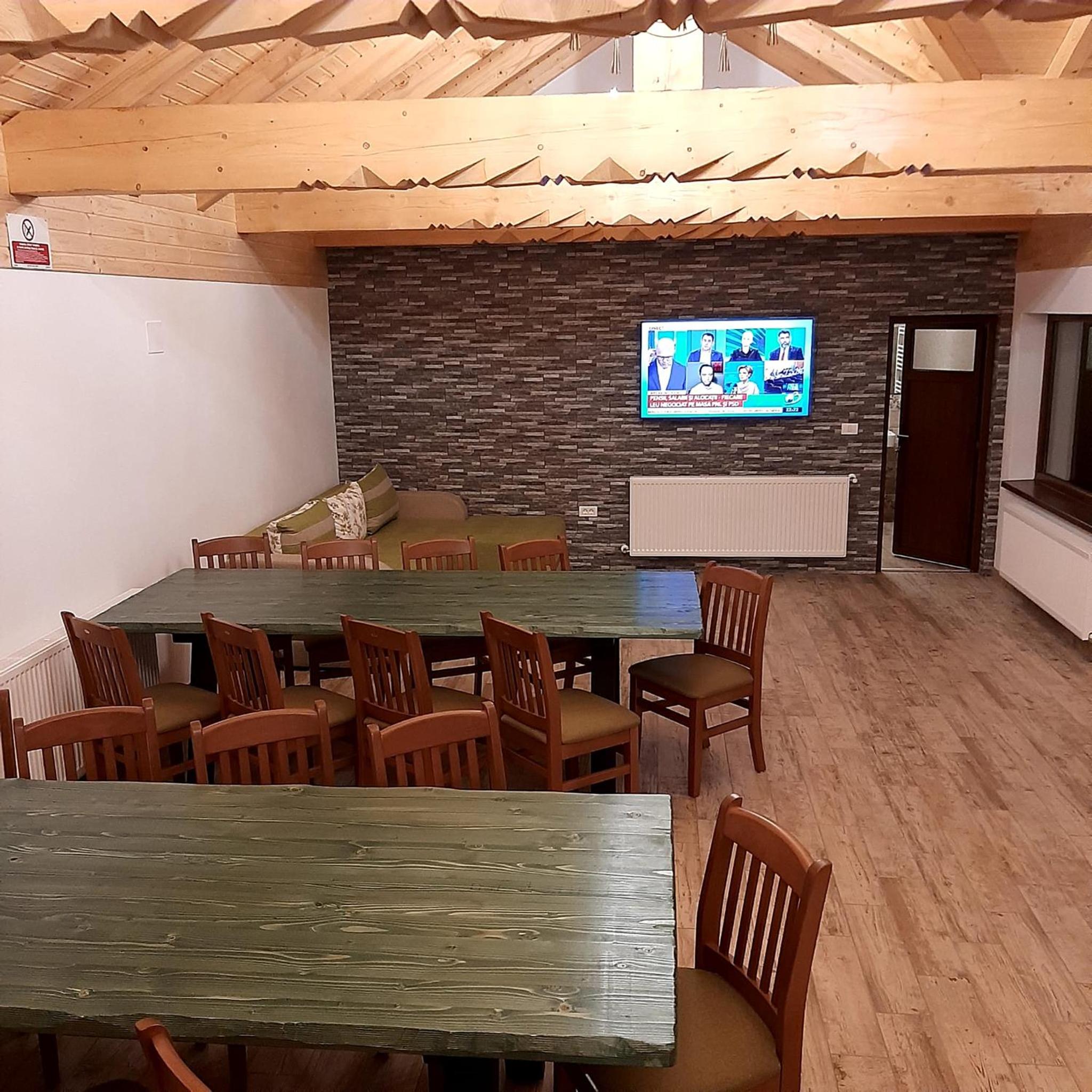 Seven-Bedroom House - Photo 22