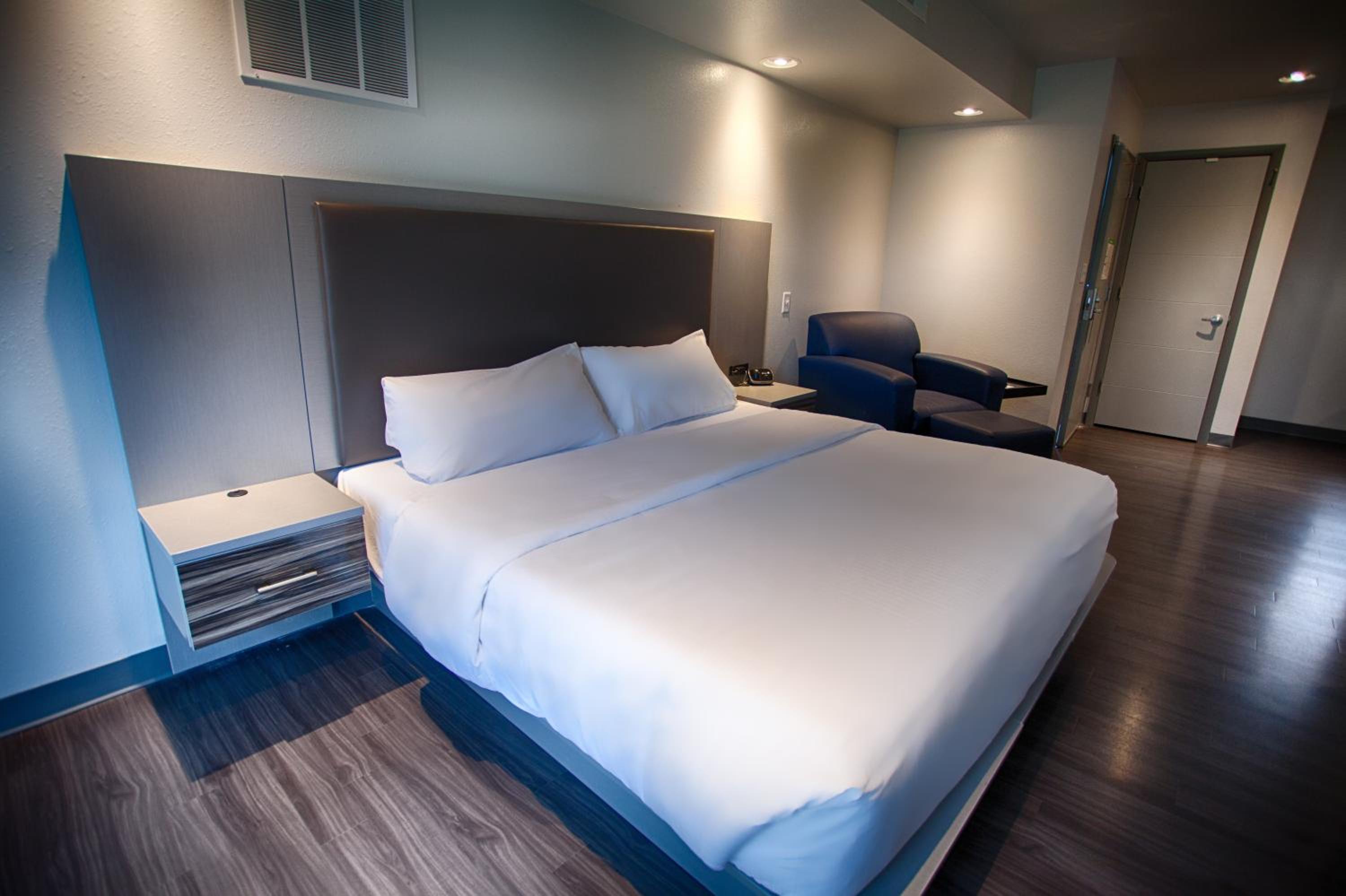 King Suite - Disability Access with Kitchenette photo 1