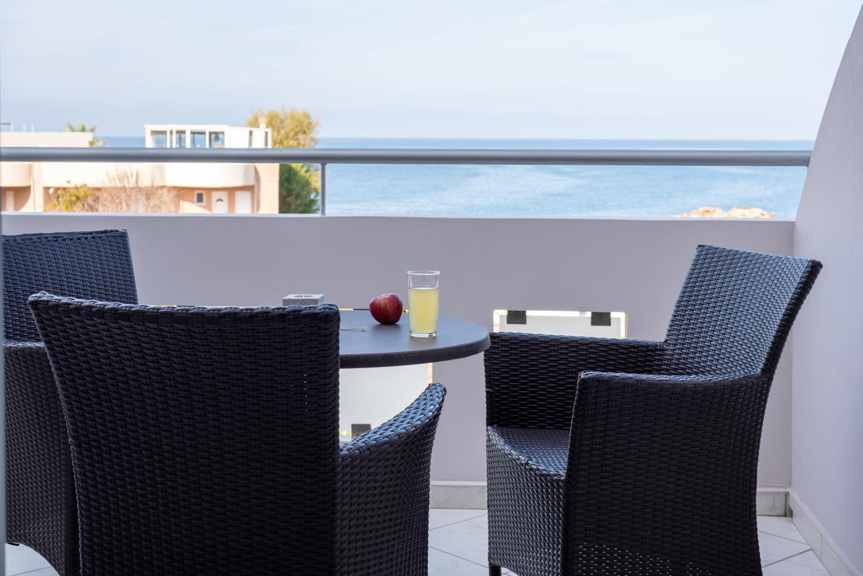 Studio with Sea View - Photo 12