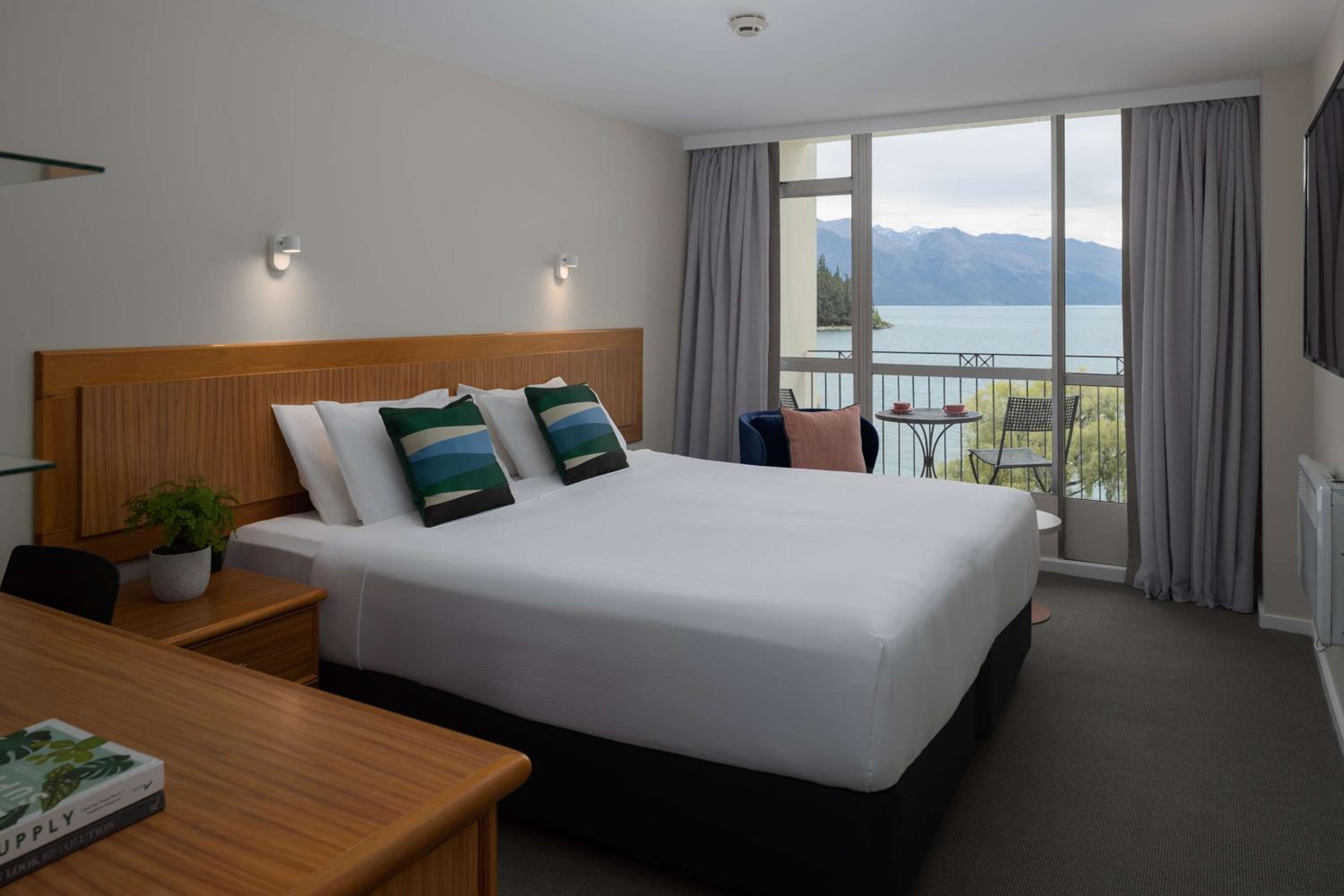 Lake View King Room photo 1