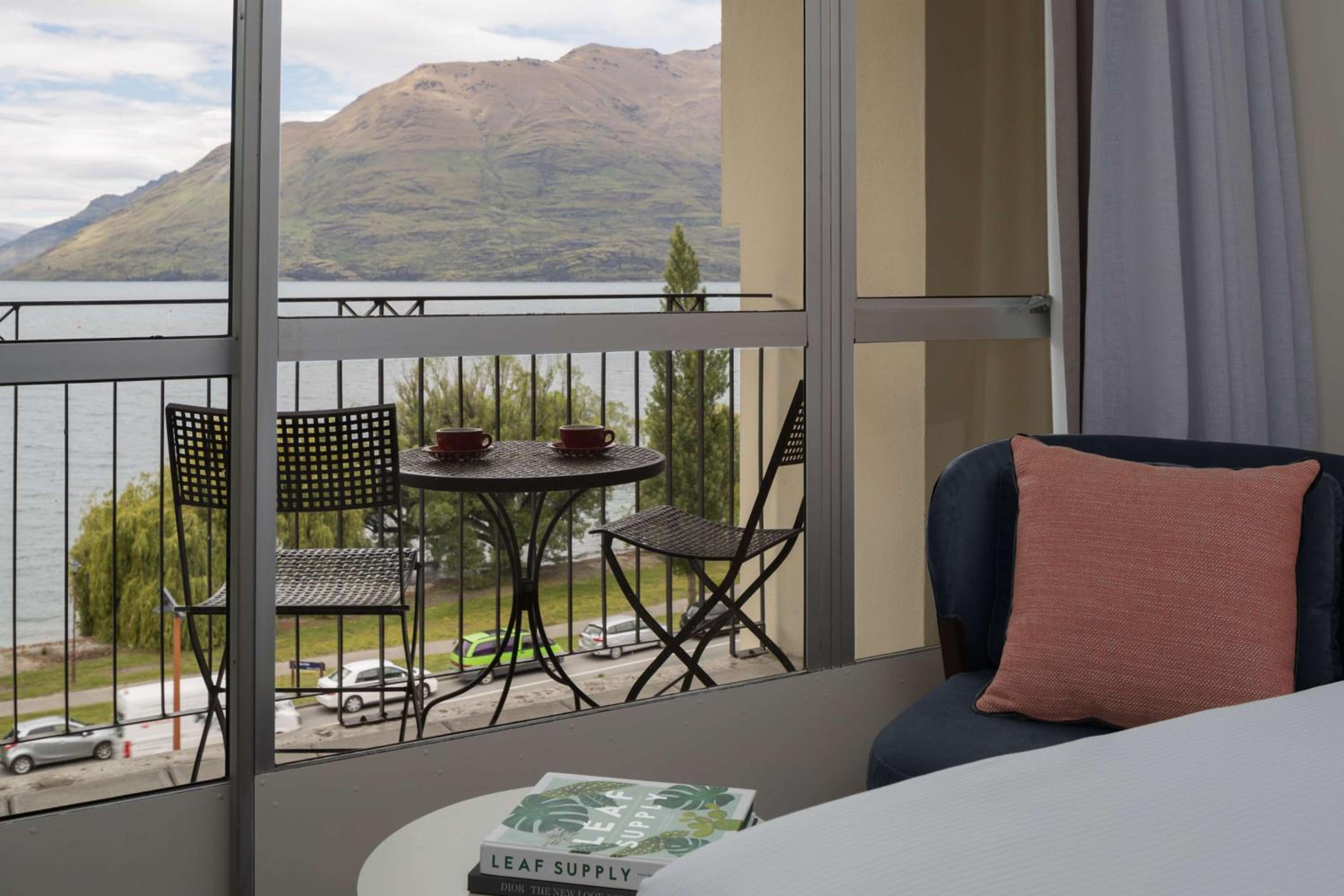 Lake View Twin Room photo 2