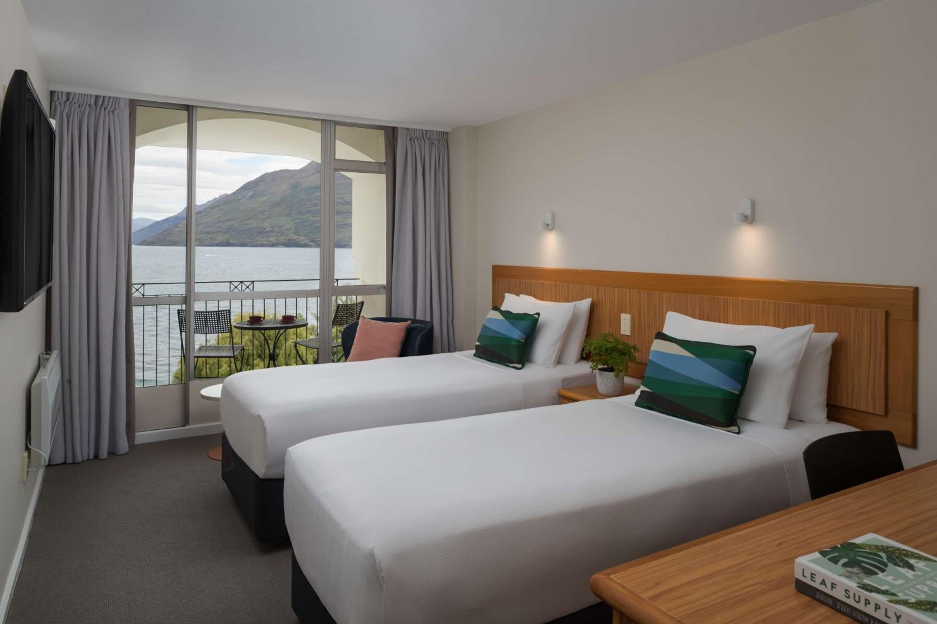 Lake View Twin Room photo 1
