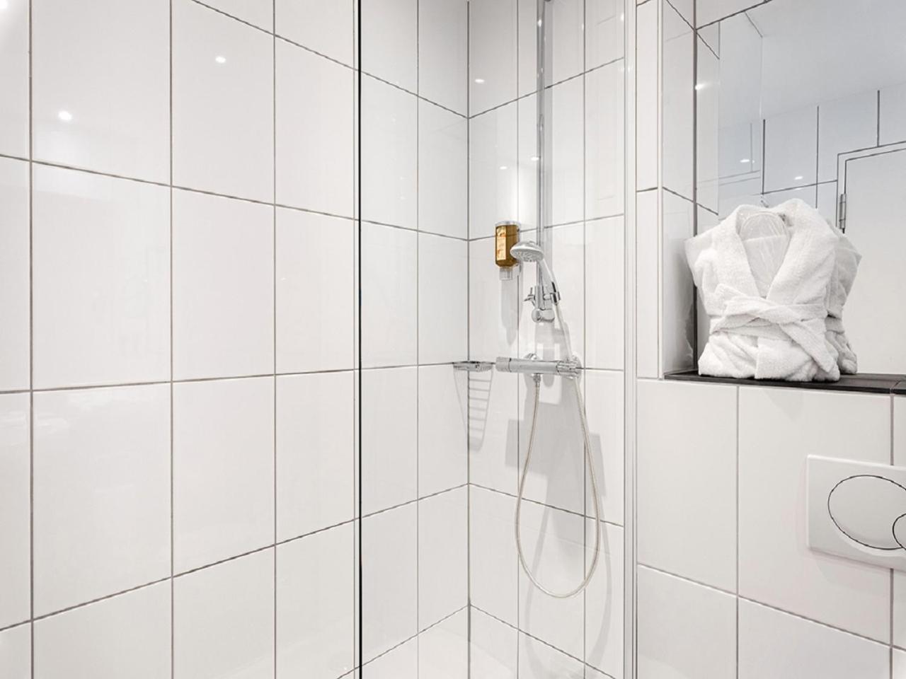 Suite - Photo 5