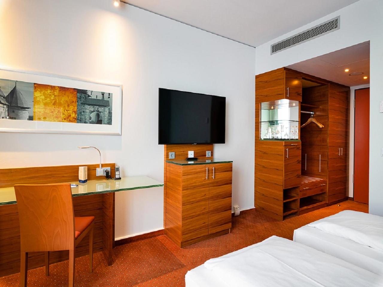 Executive Room - Photo 3