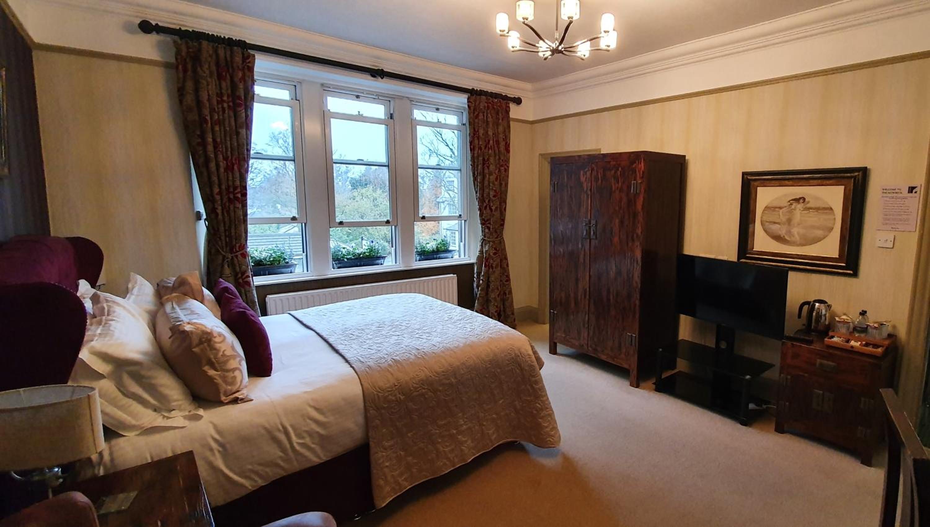 Deluxe Suite - Photo 2