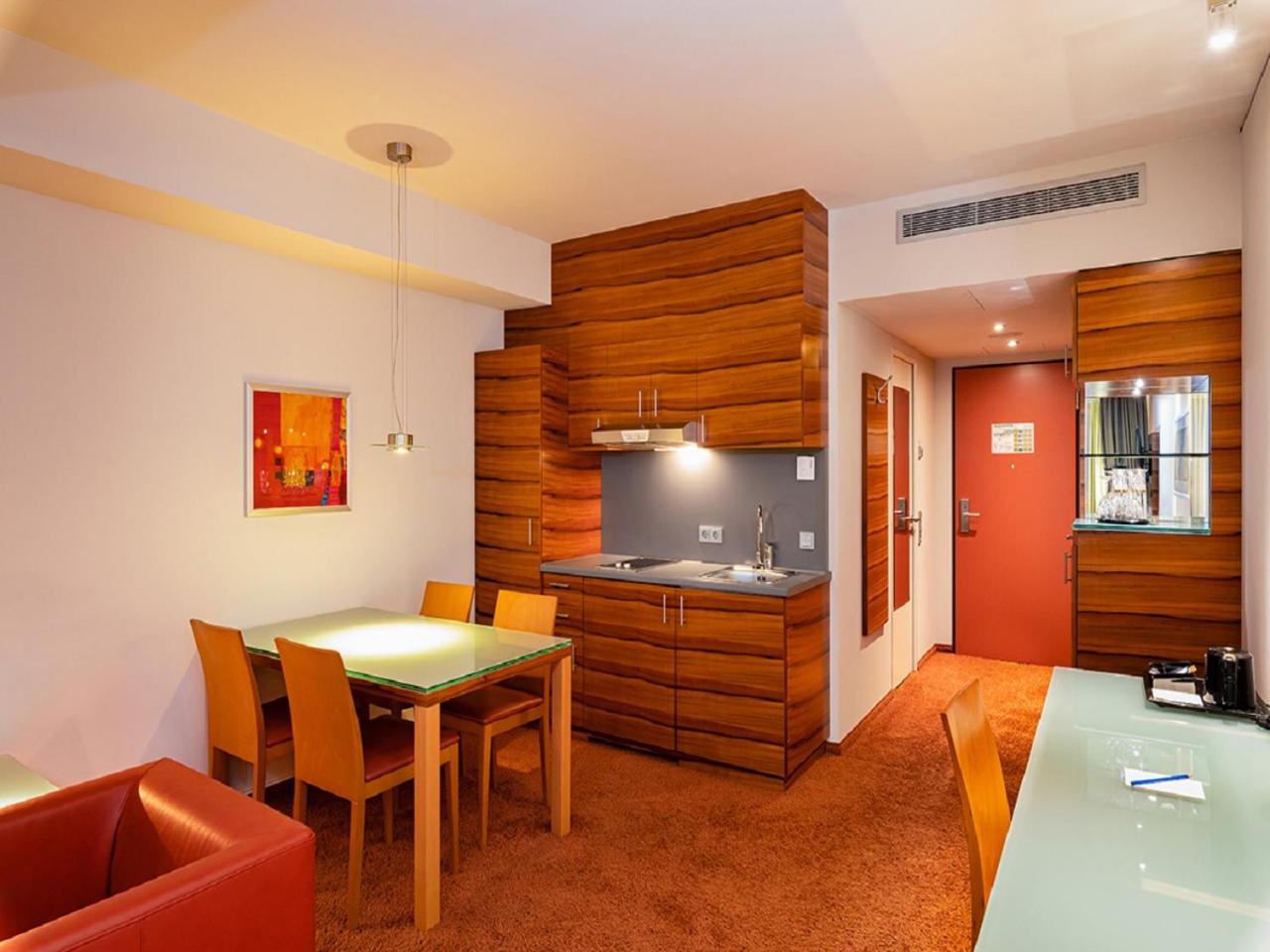 Suite - Photo 2