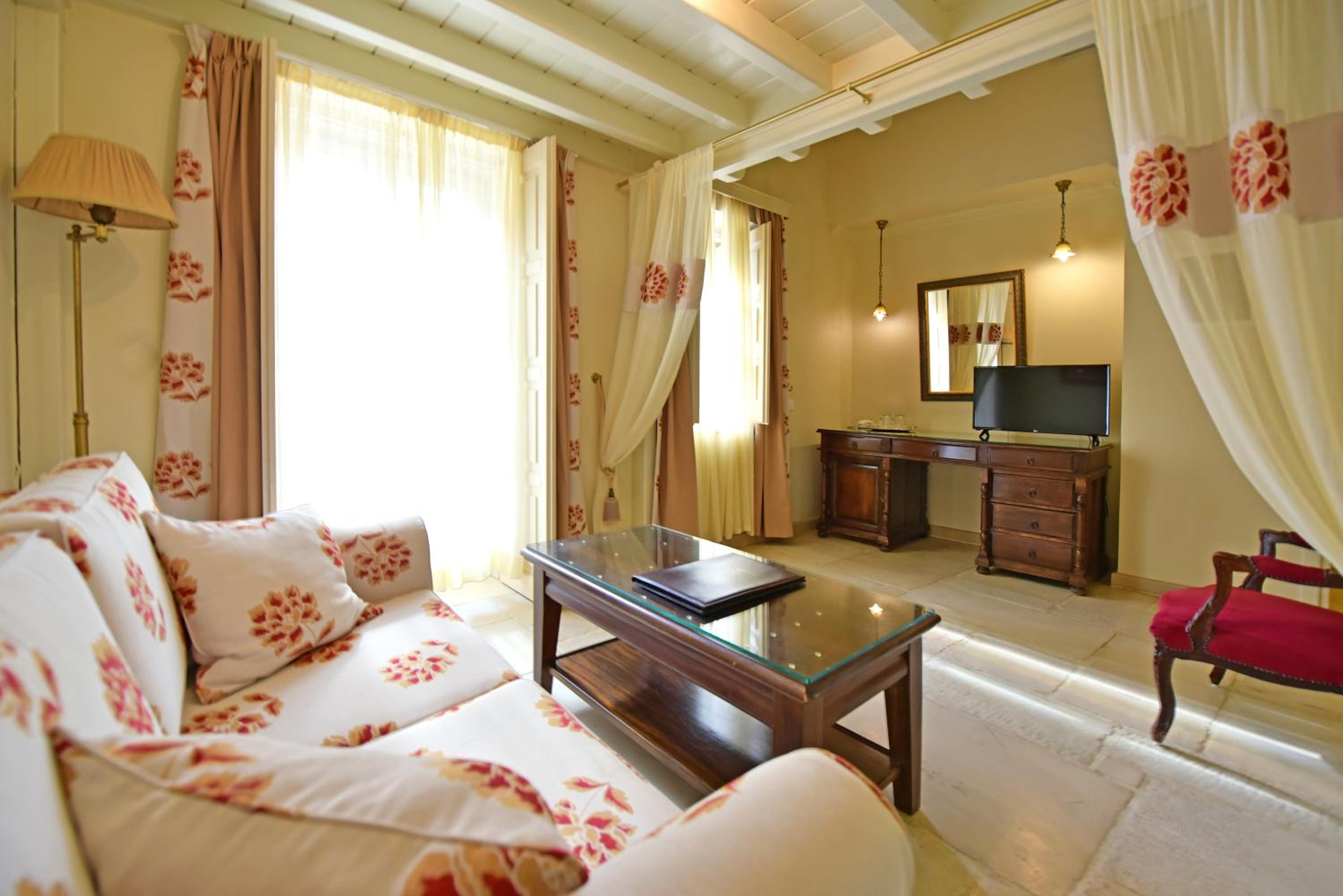 Superior Double Room with Balcony - Photo 5