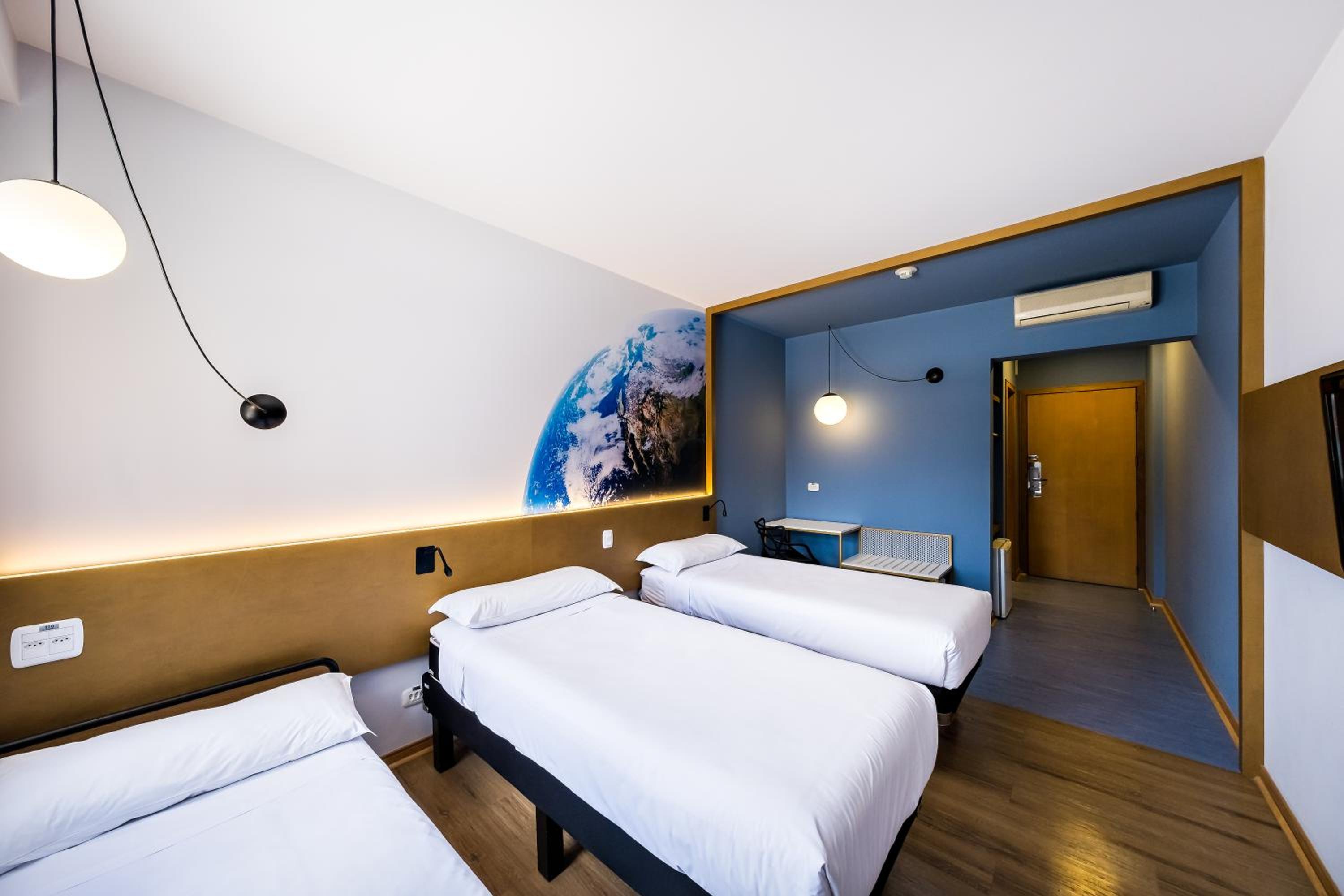 Standard Triple Room with Three Single Beds - Photo 4