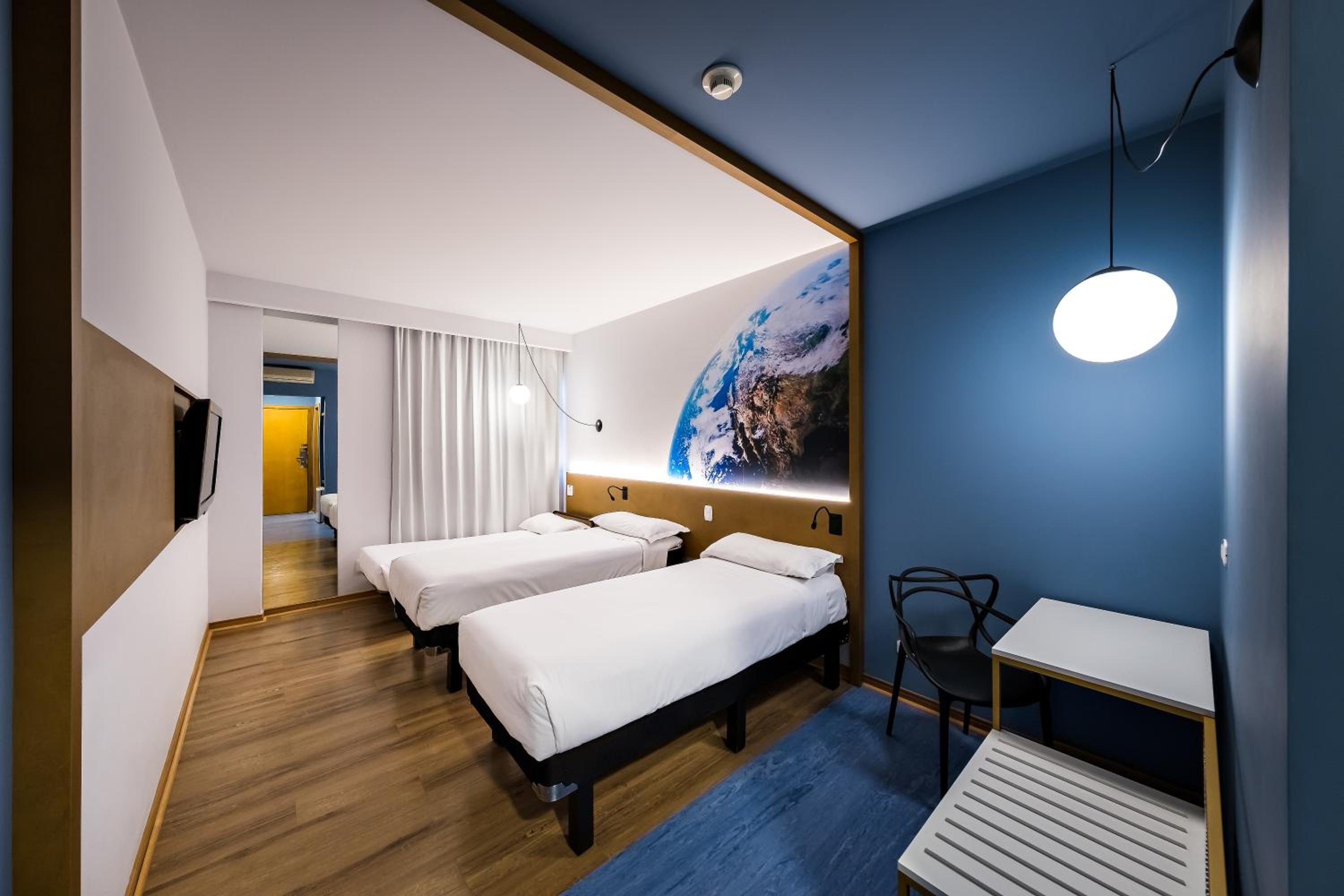 Standard Triple Room with Three Single Beds - Photo 5