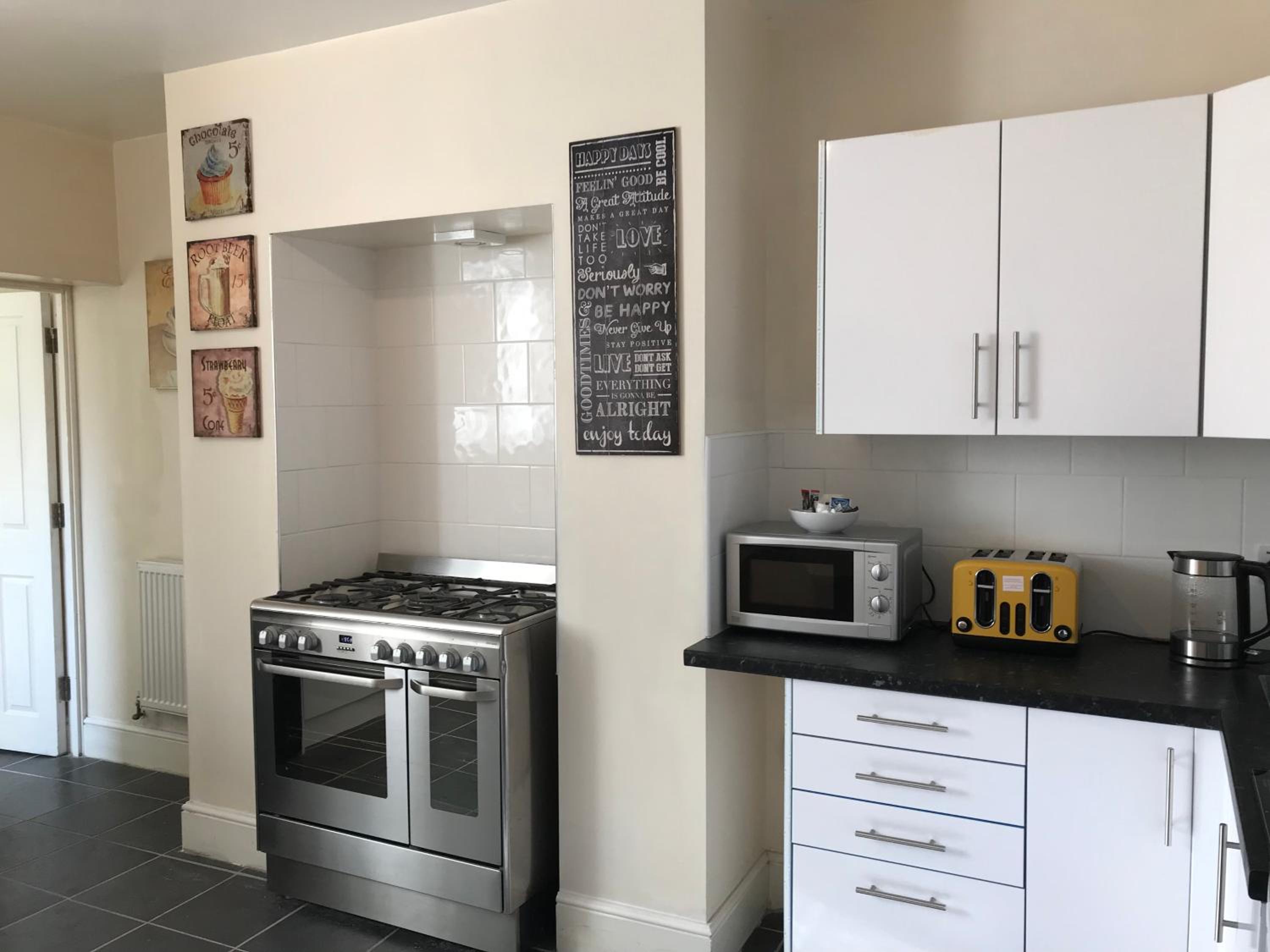 Two-Bedroom House - Photo 4