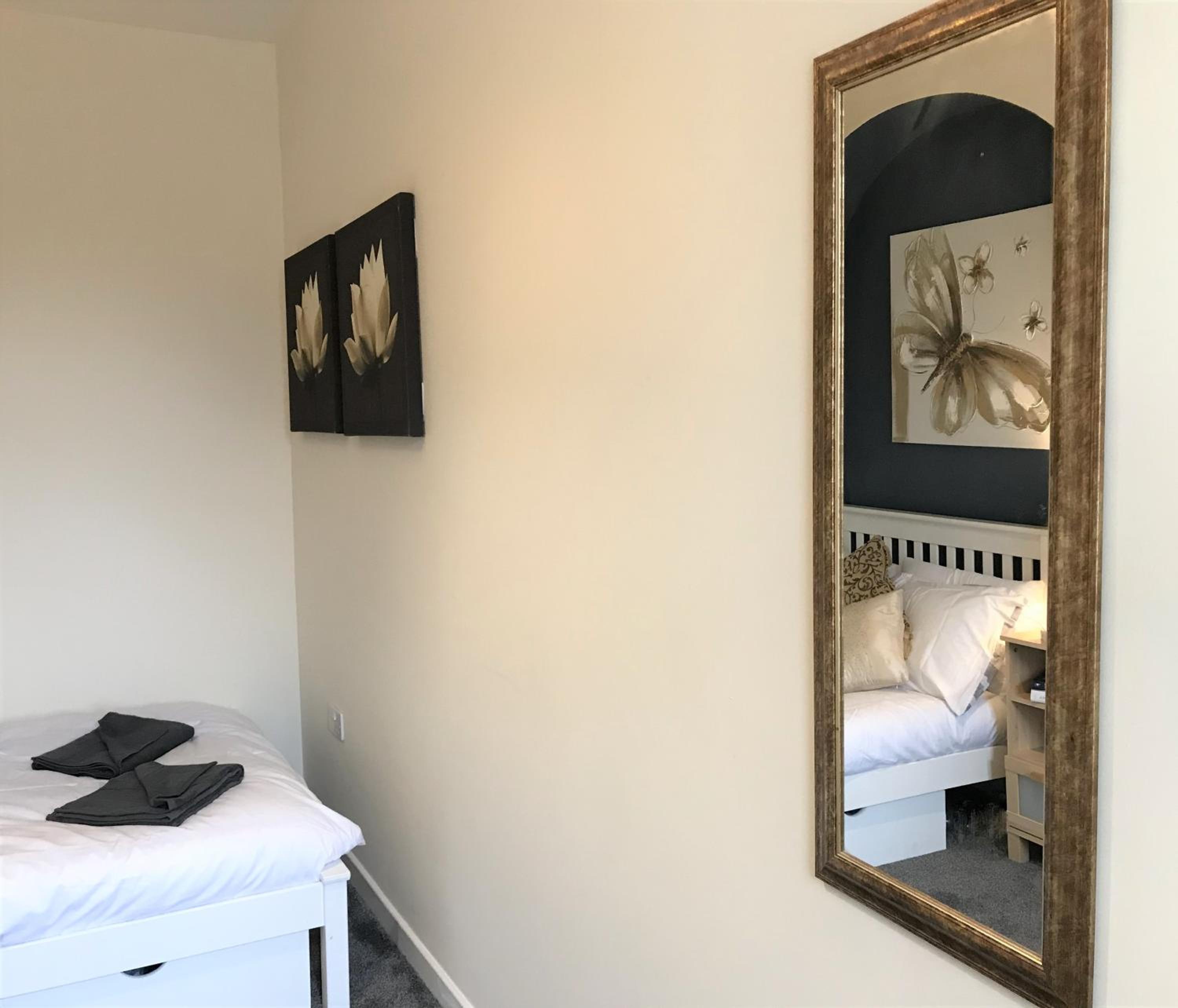Two-Bedroom House - Photo 15