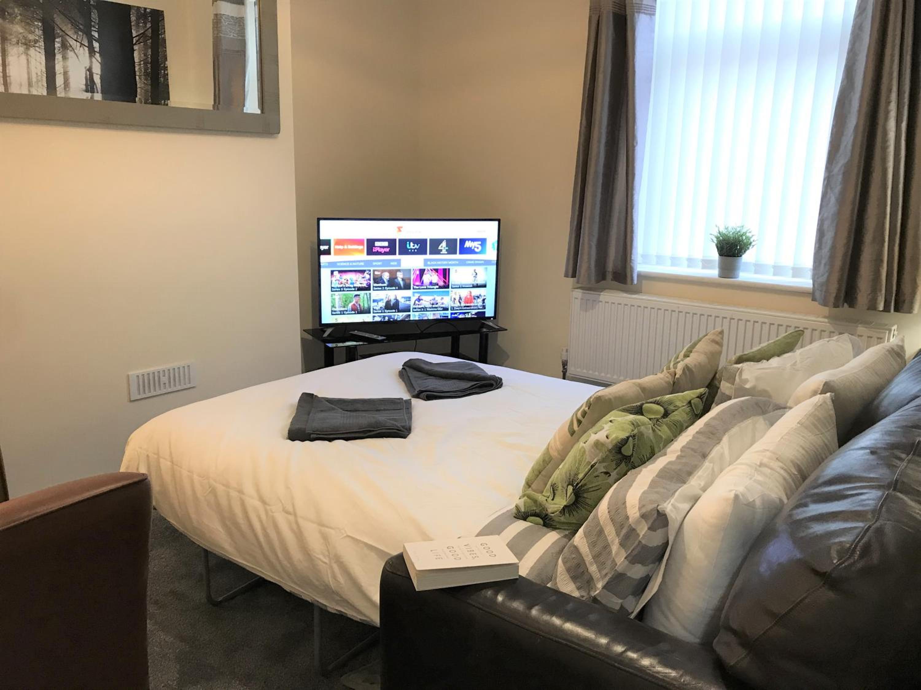 Two-Bedroom House - Photo 21