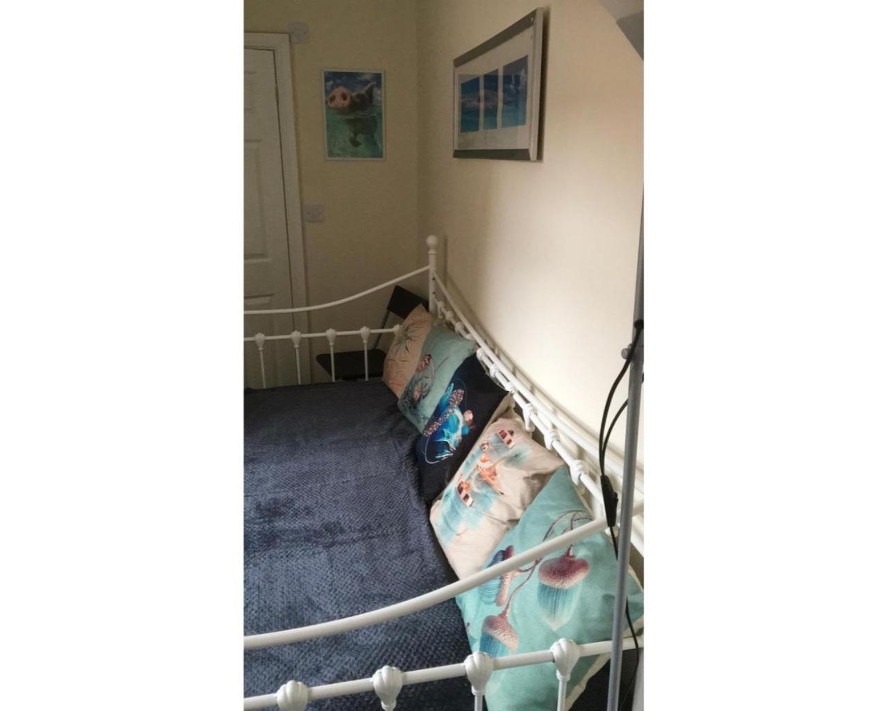 Two-Bedroom House - Photo 24