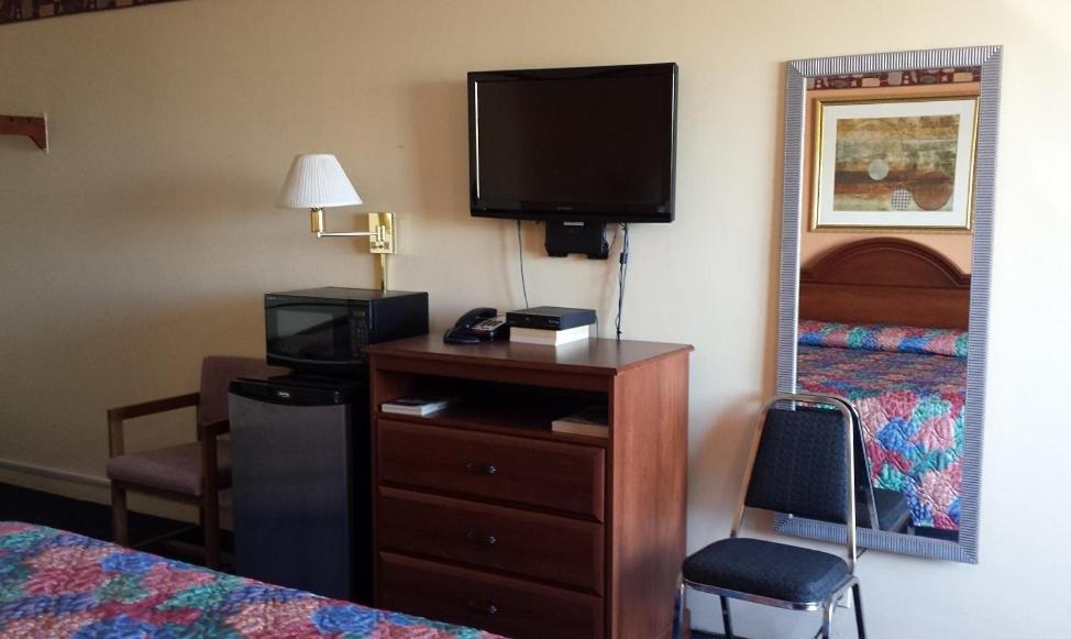 Standard King Room - Non-Smoking  - Photo 1