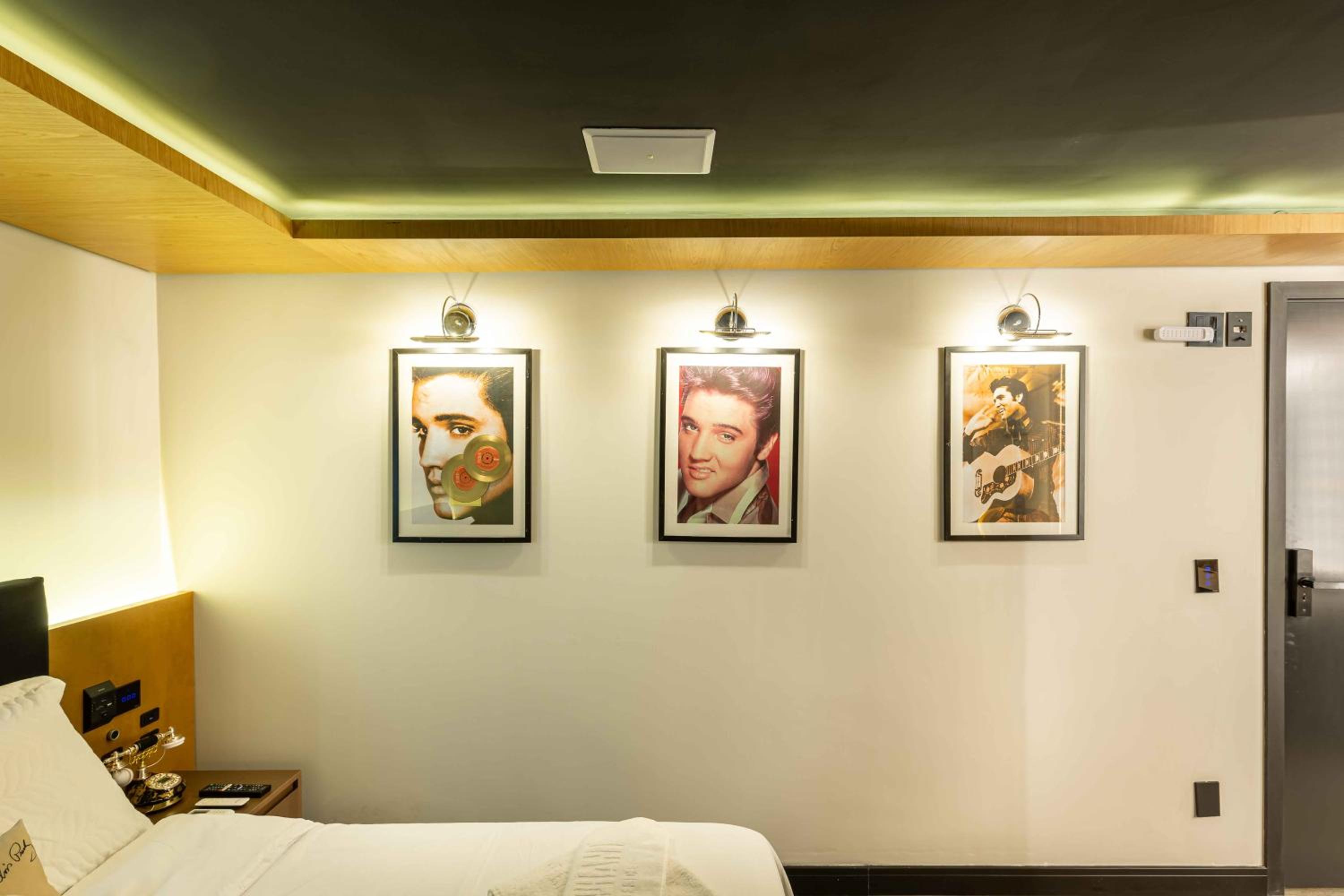 Deluxe Suite - Photo 3