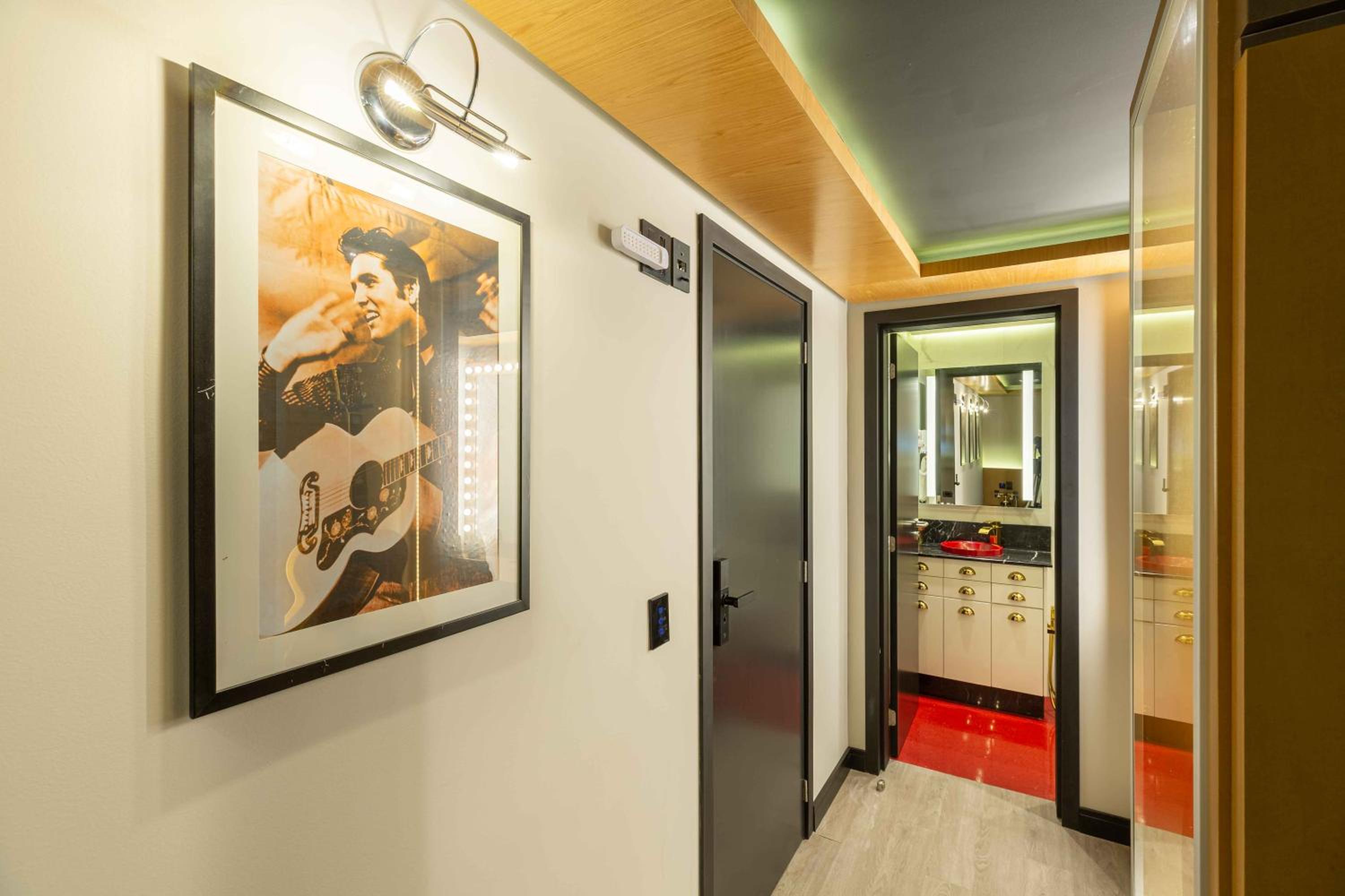 Deluxe Suite - Photo 4