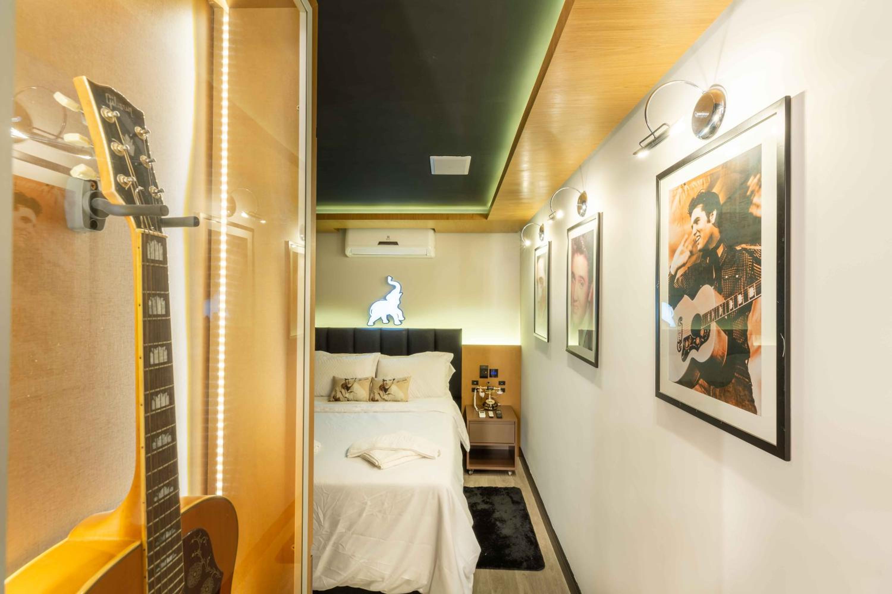 Deluxe Suite - Photo 12