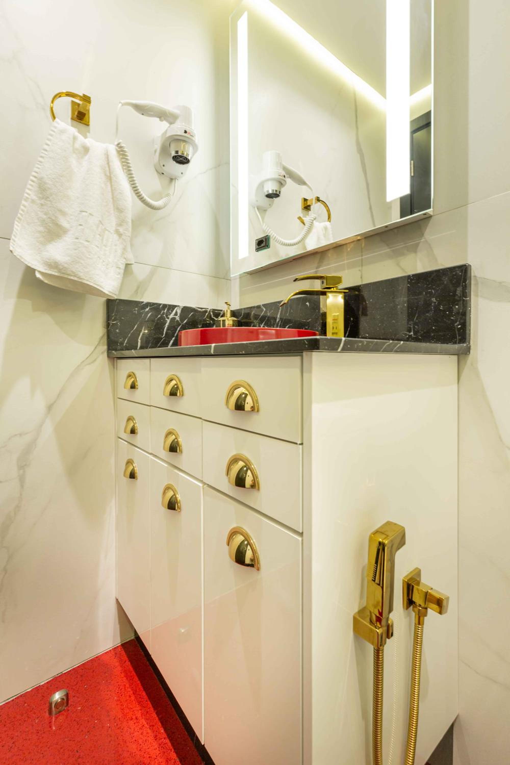 Deluxe Suite - Photo 9