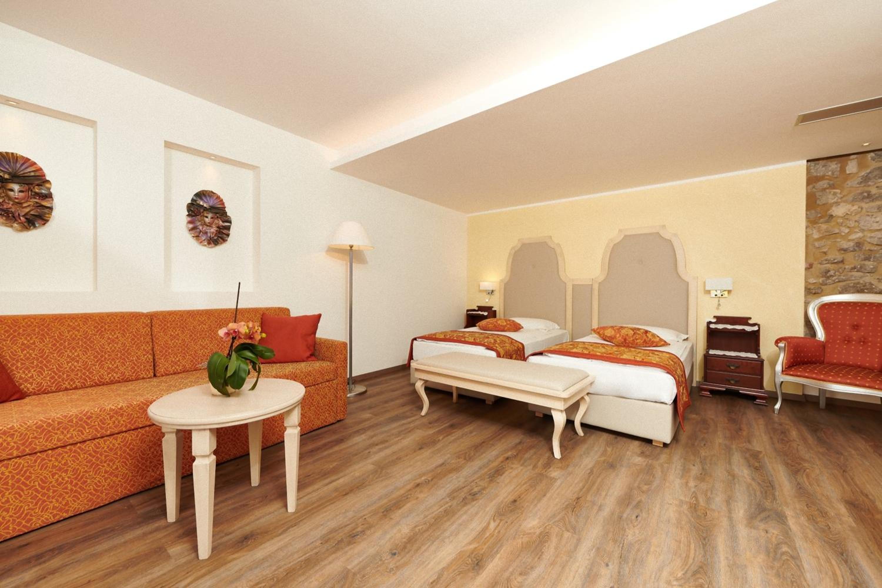 Deluxe Suite photo 2