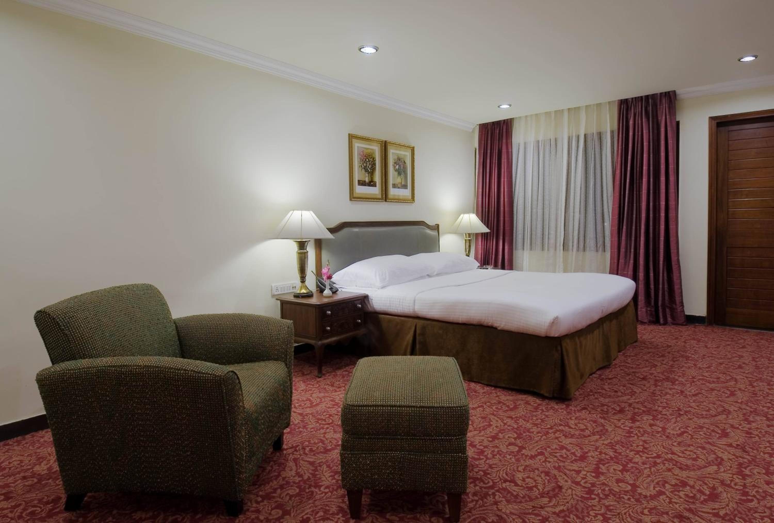 Executive Double Room -15% Discount on Foods & Soft Beverages* | 15% Discounts on Laundry Services* photo 2