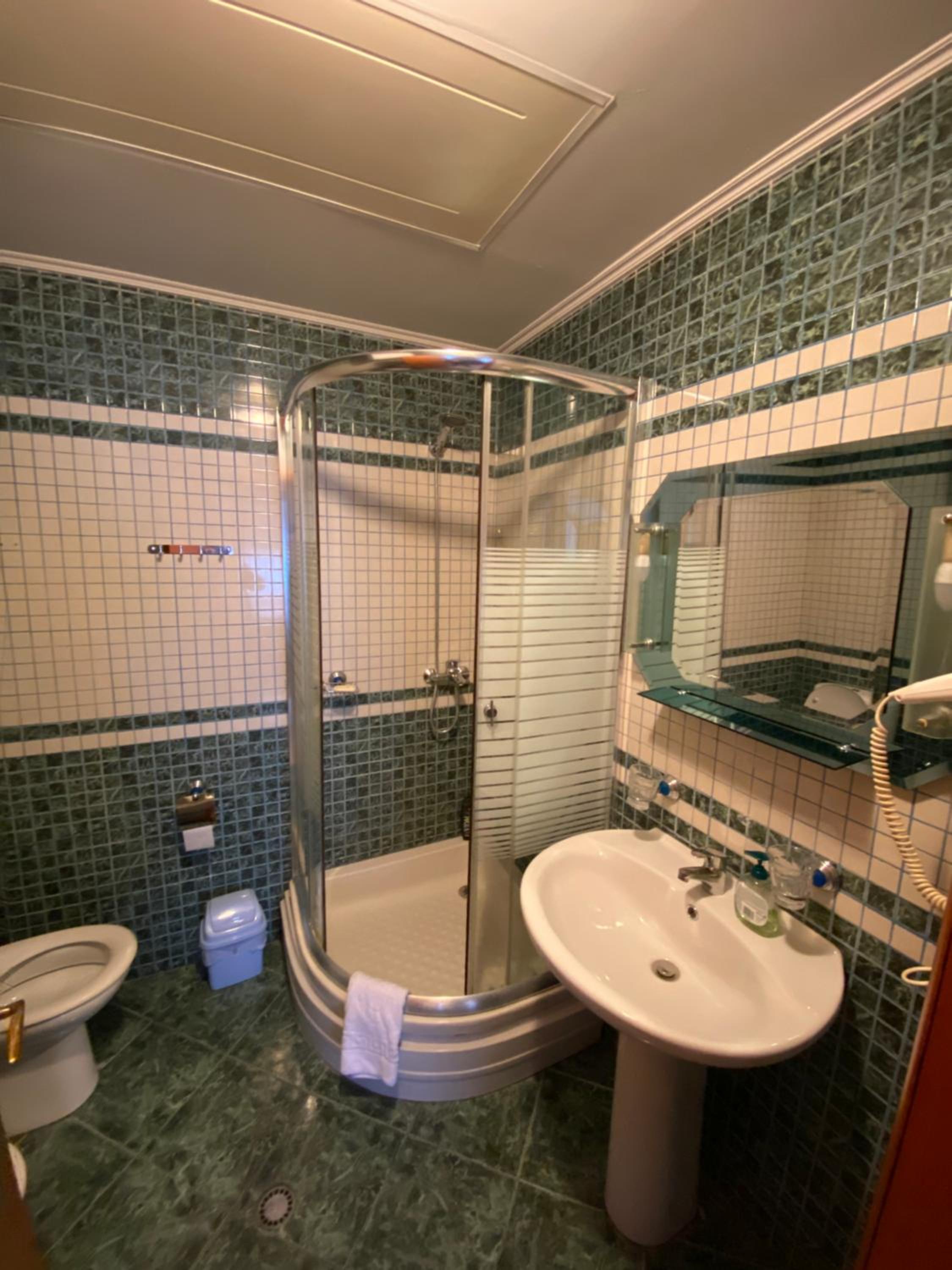 Executive Queen Room with Two Queen Beds photo 3