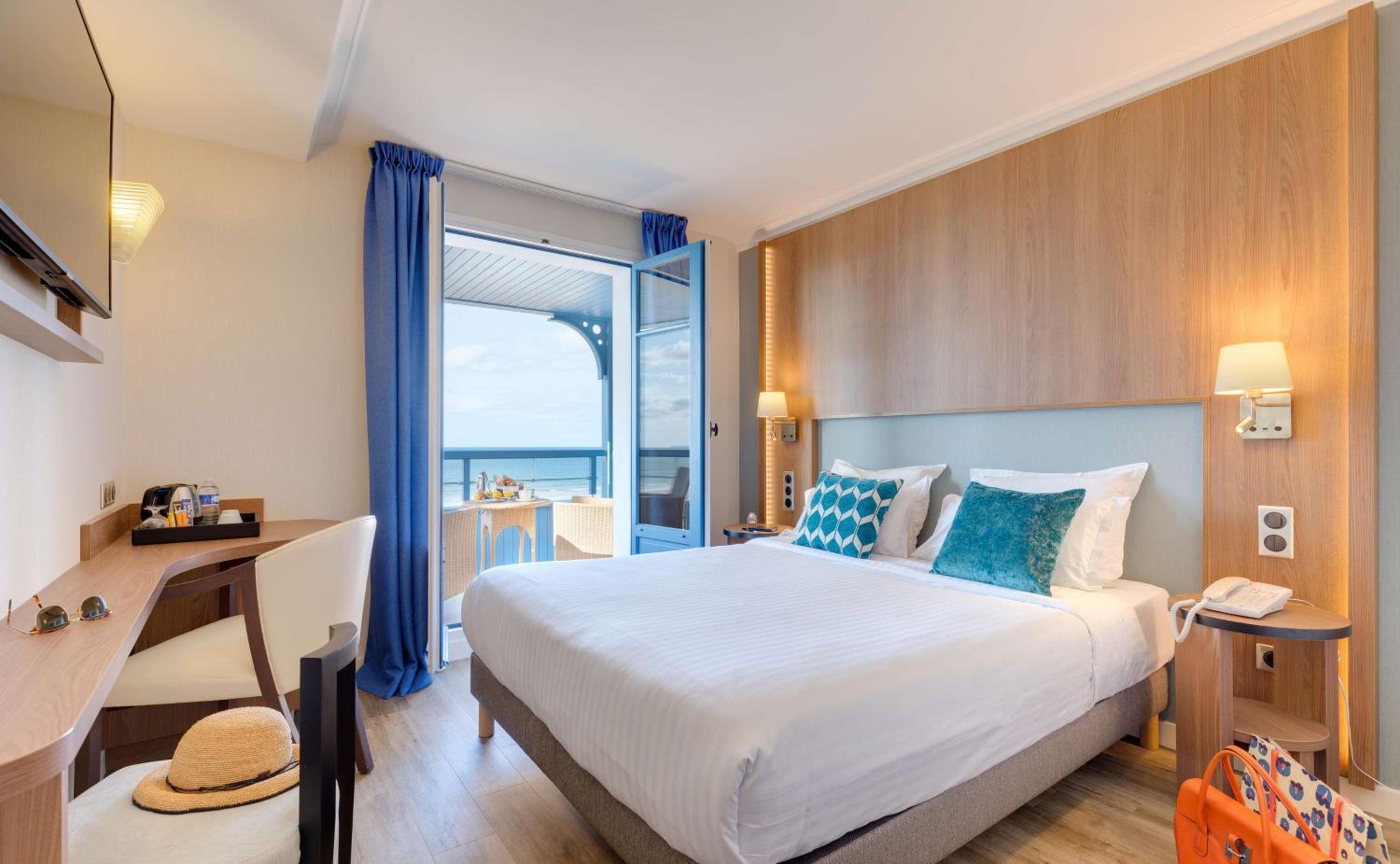 Double Room with Sea View - Photo 11
