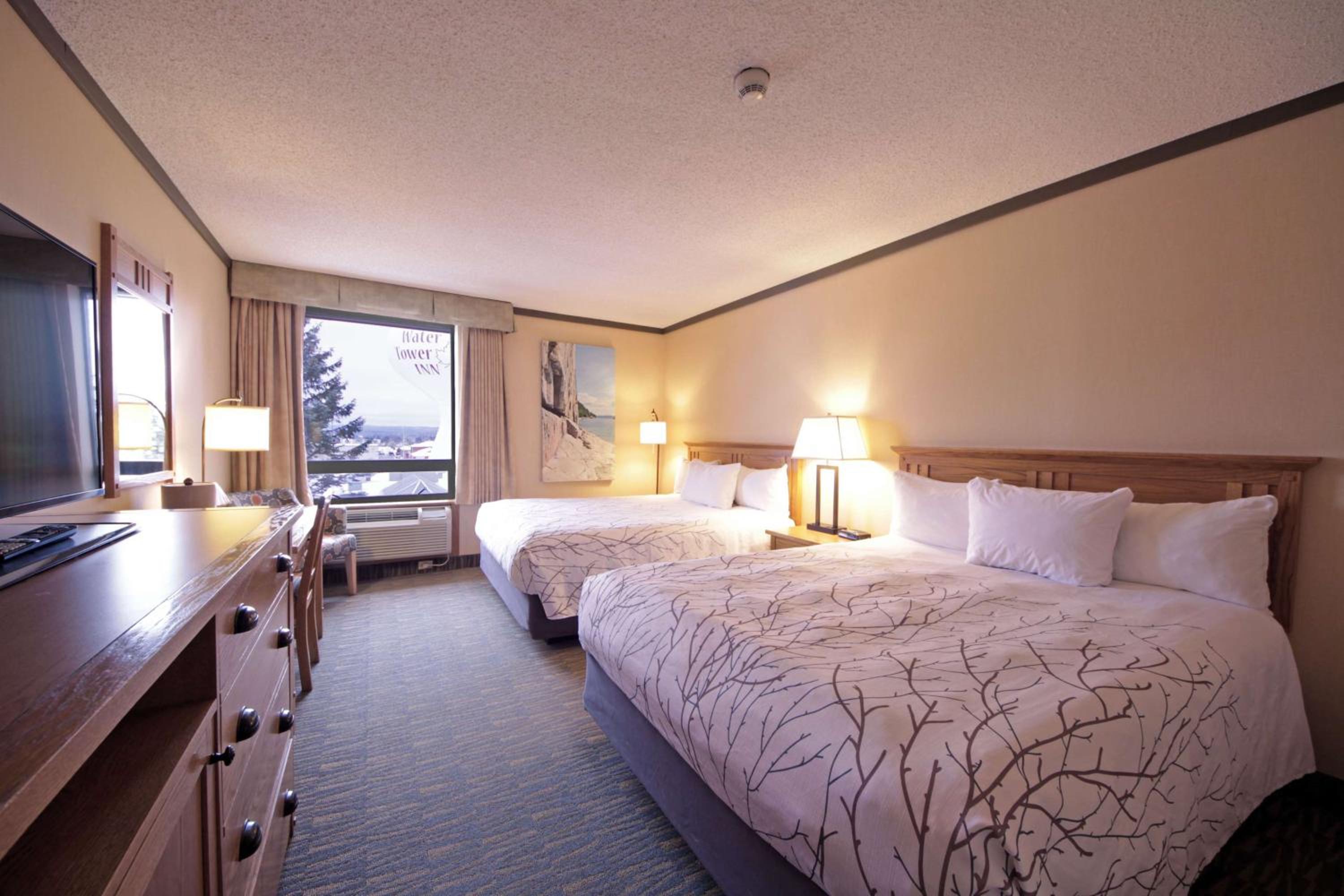 Queen Room with Two Queen Beds - Non-Smoking - Photo 1